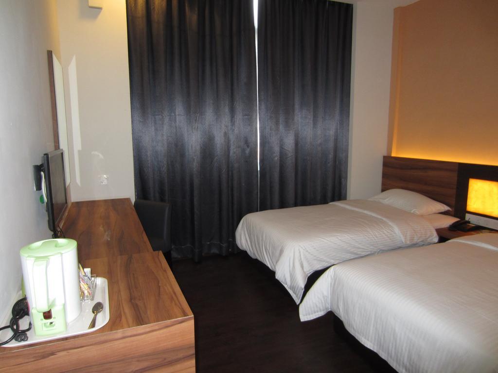 Waterfront Boutique Hotel