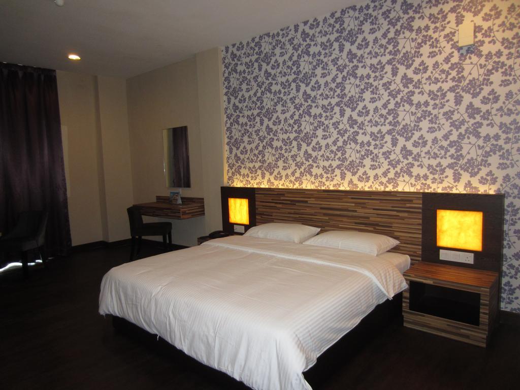 Waterfront Boutique Hotel