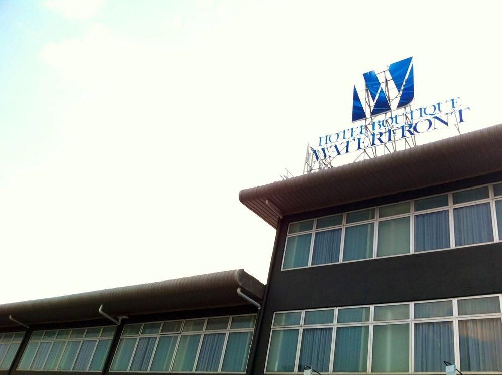 Waterfront Boutique Hotel