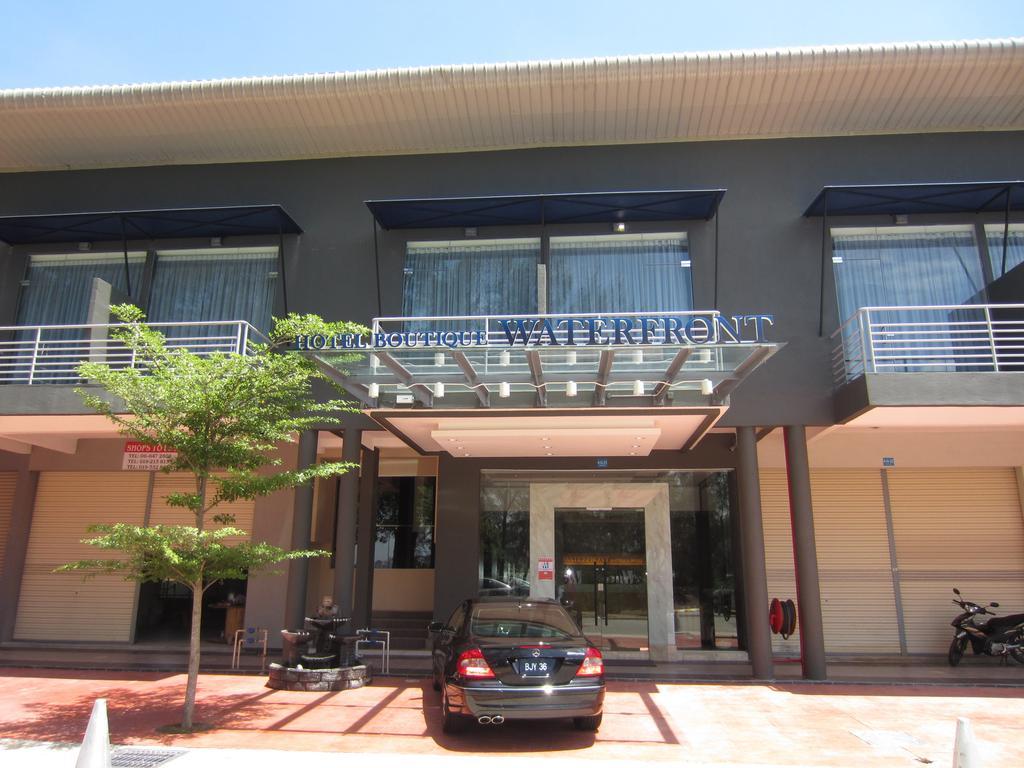 Waterfront Boutique Hotel