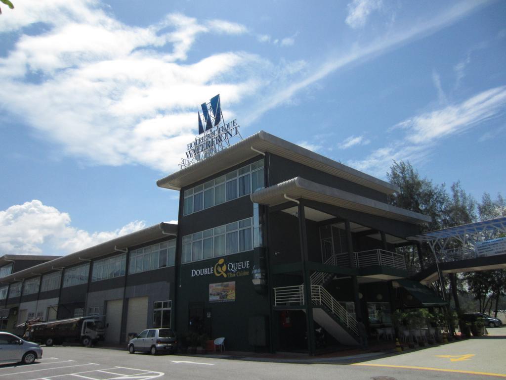 Waterfront Boutique Hotel
