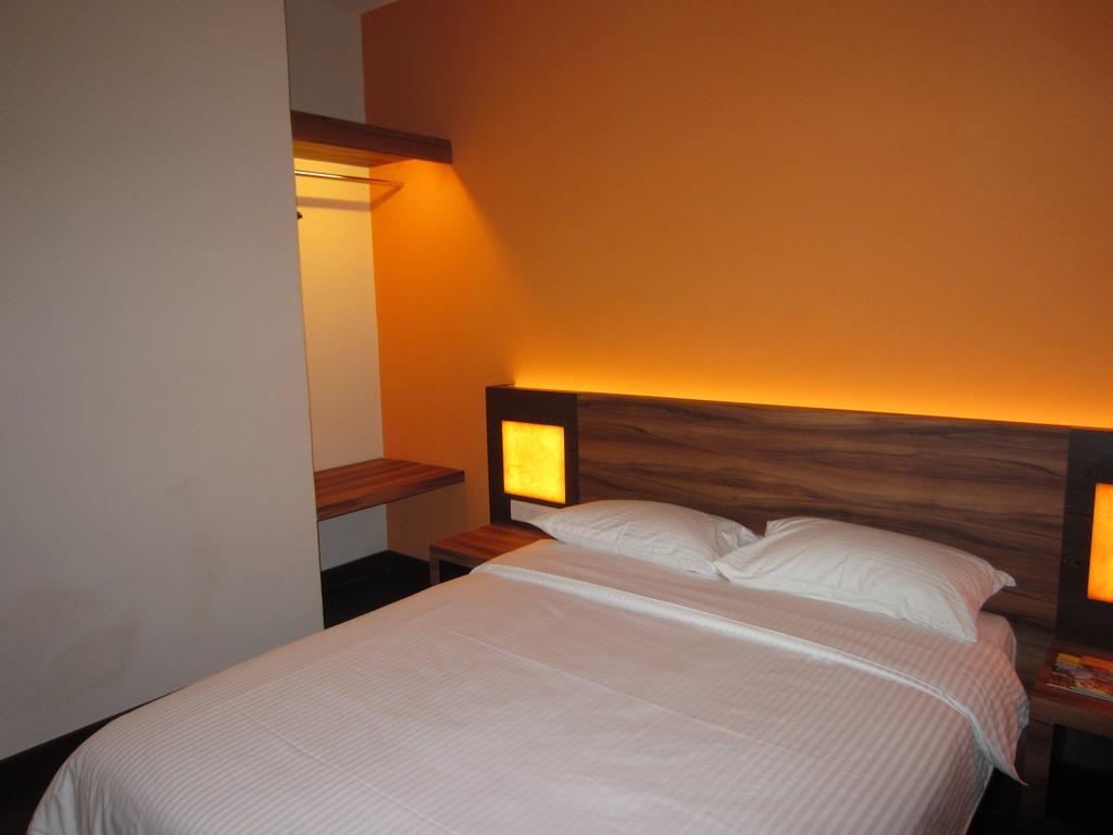 Waterfront Boutique Hotel