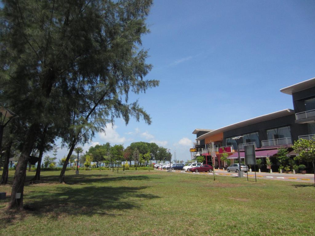 Waterfront Boutique Hotel