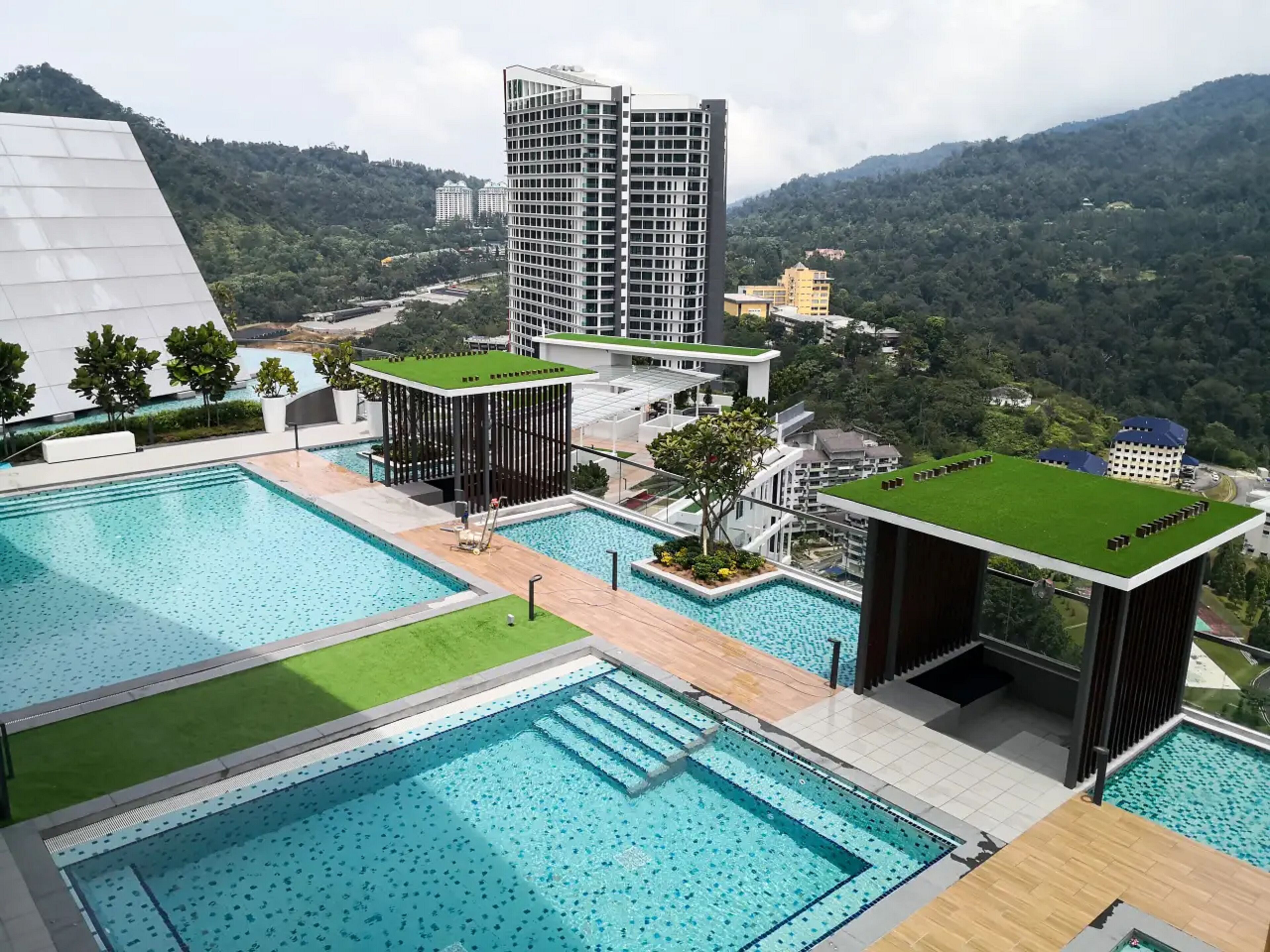 MU Windmill – 360 Skypool Superior Suite