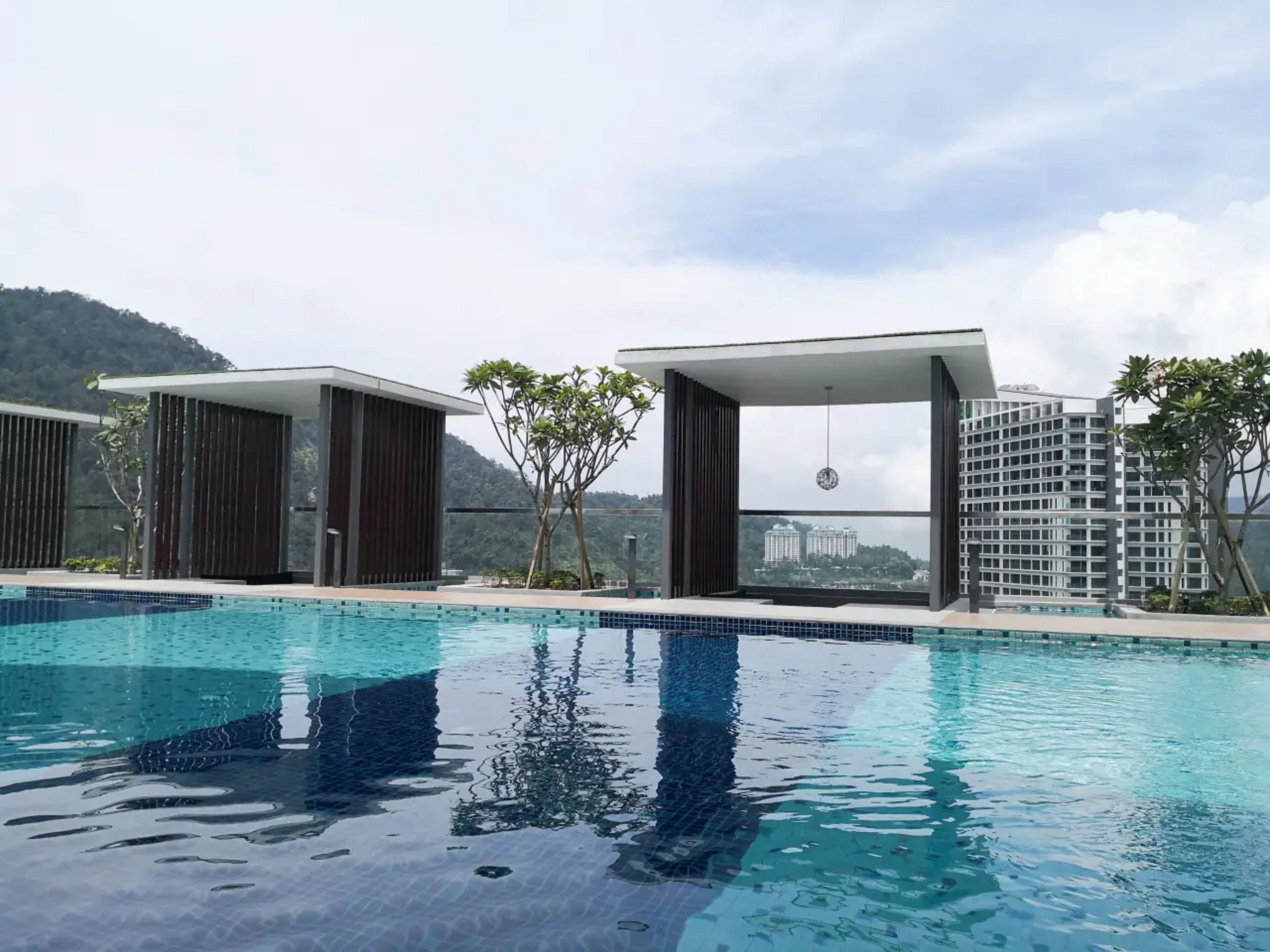 MU Windmill – 360 Skypool Superior Suite