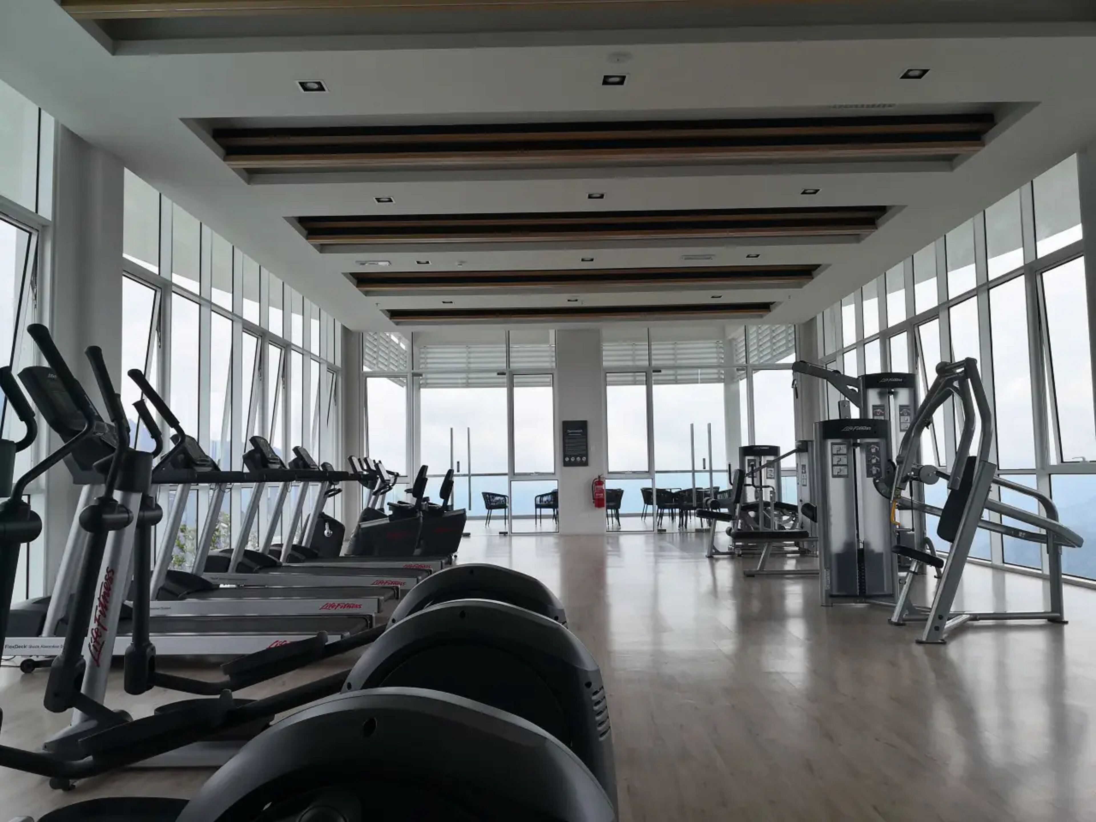 MU Windmill – 360 Skypool Superior Suite