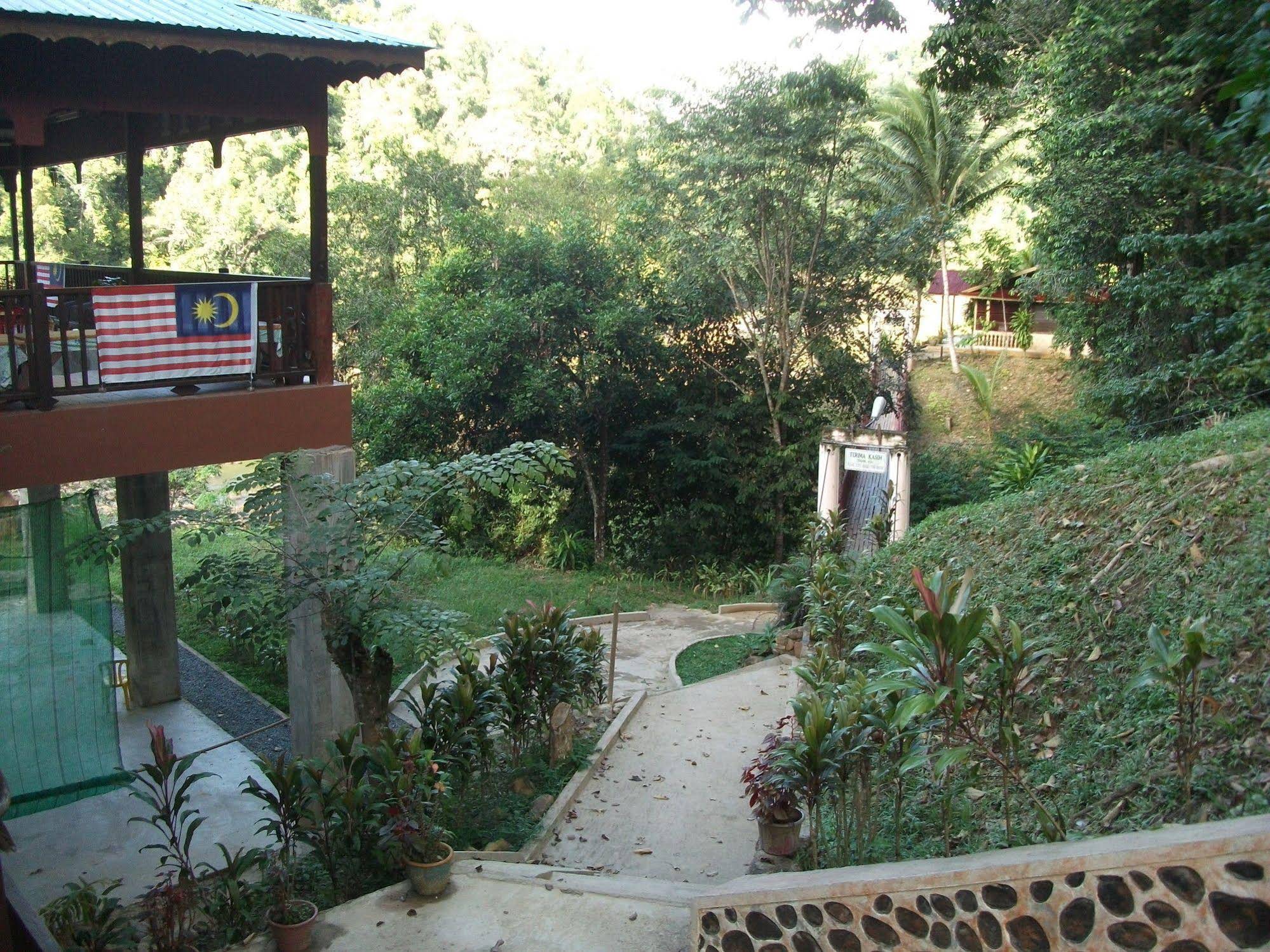 Nusa Holiday Village