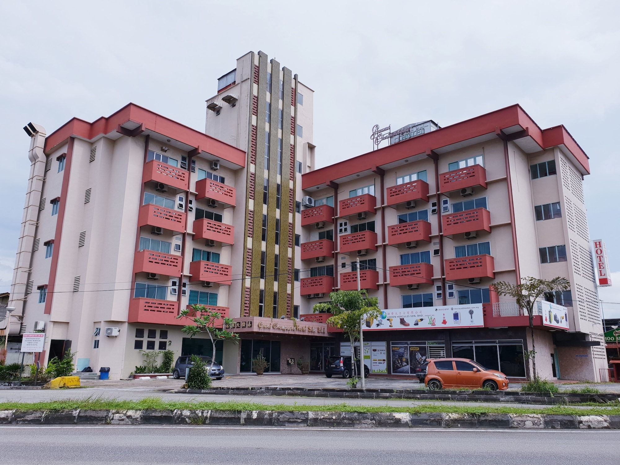 Grand Champagne Hotel