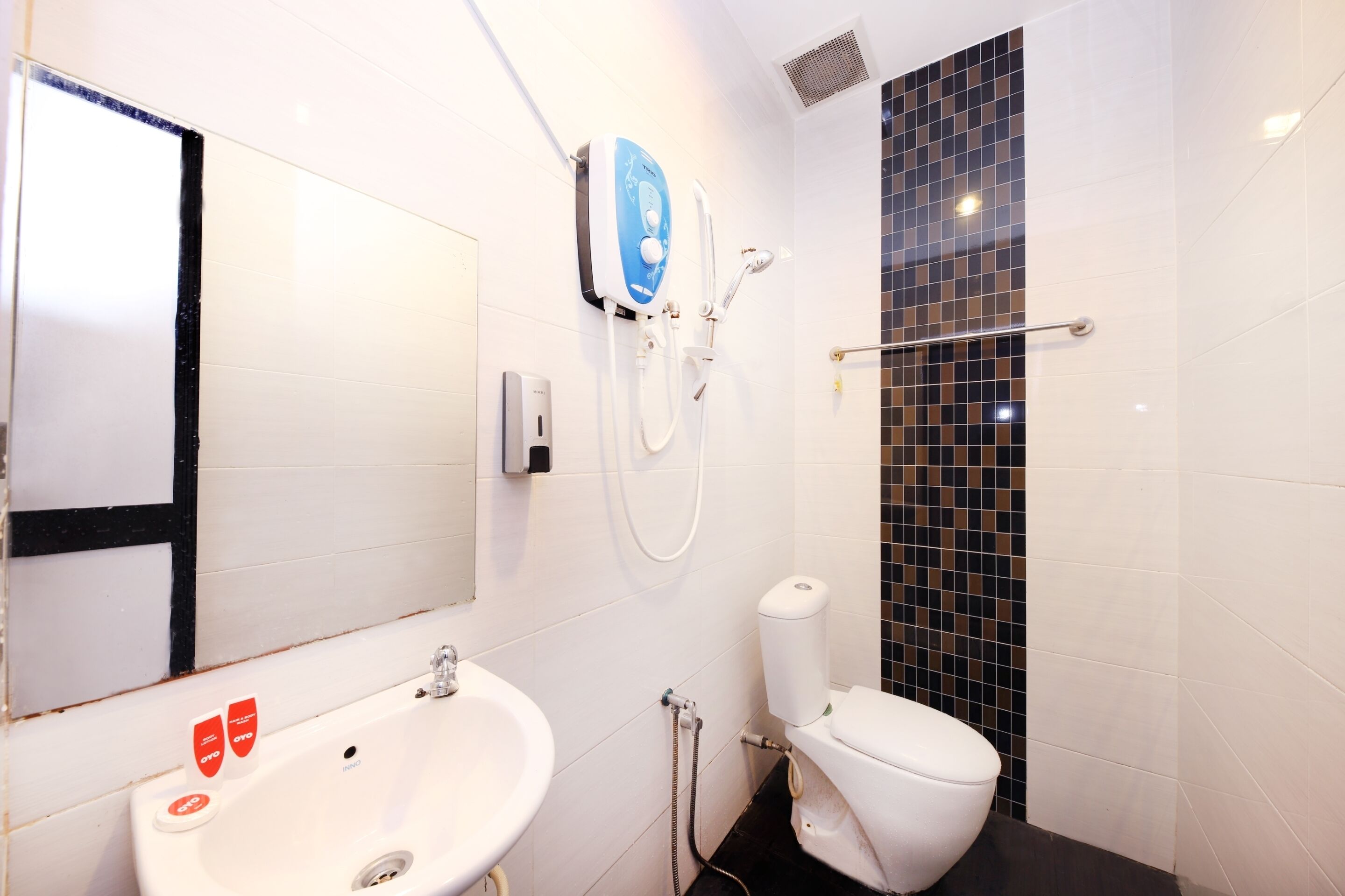 Hotel Tgl by Oyo Rooms