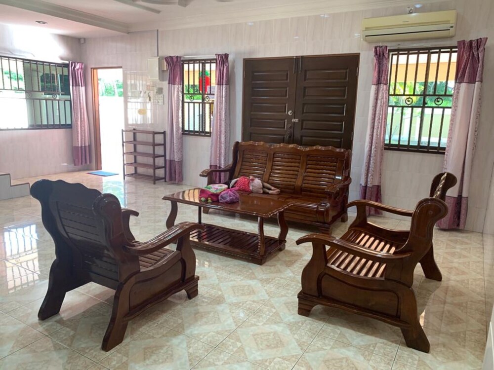 Rivermoon Guest House by OYO Rooms