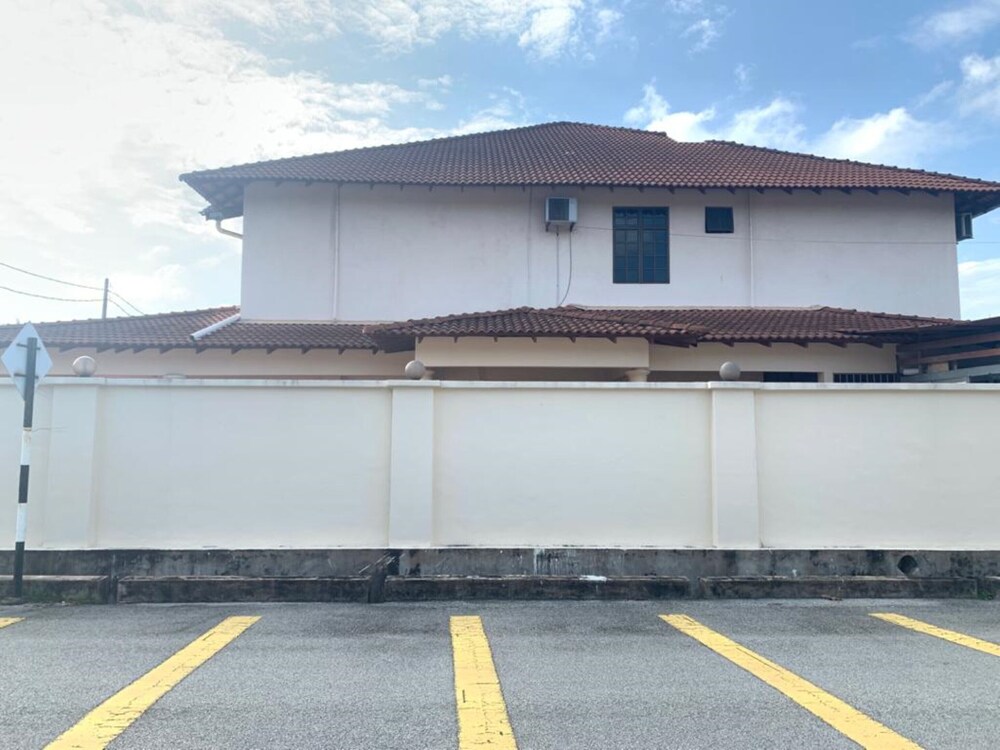 Rivermoon Guest House by OYO Rooms