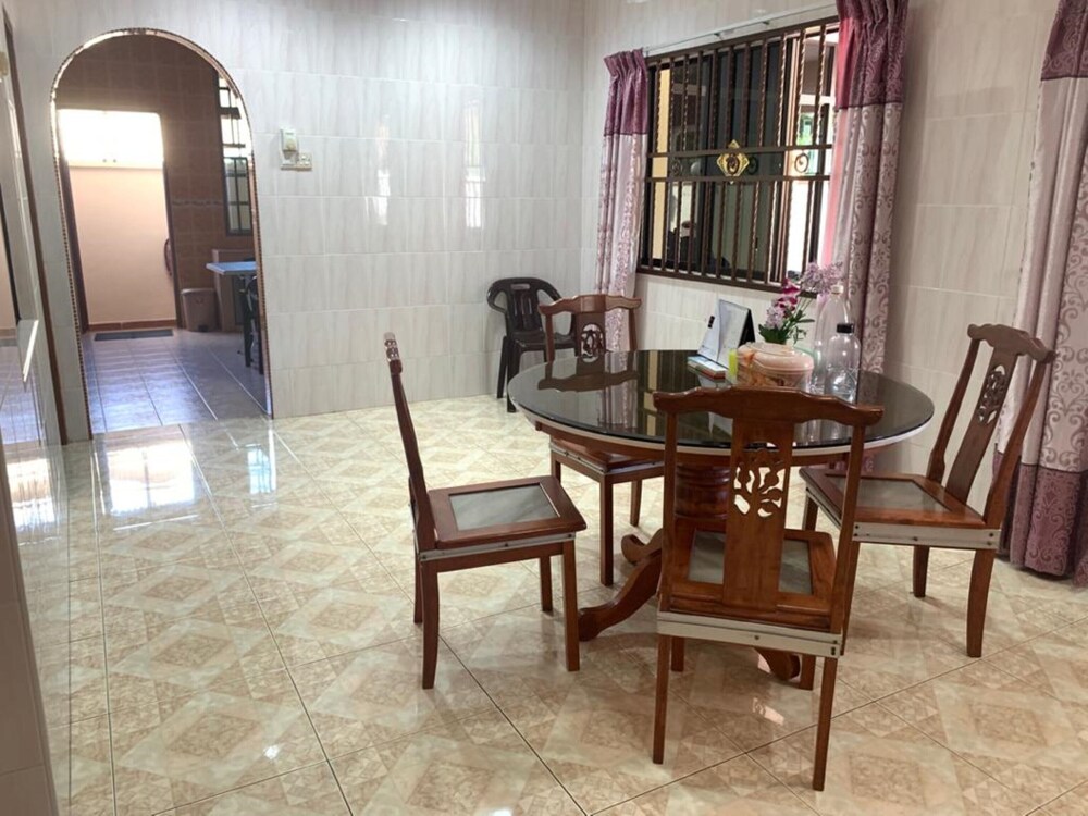 Rivermoon Guest House by OYO Rooms