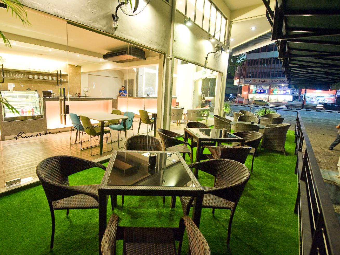 Riverside Boutique Hotel & Cafe