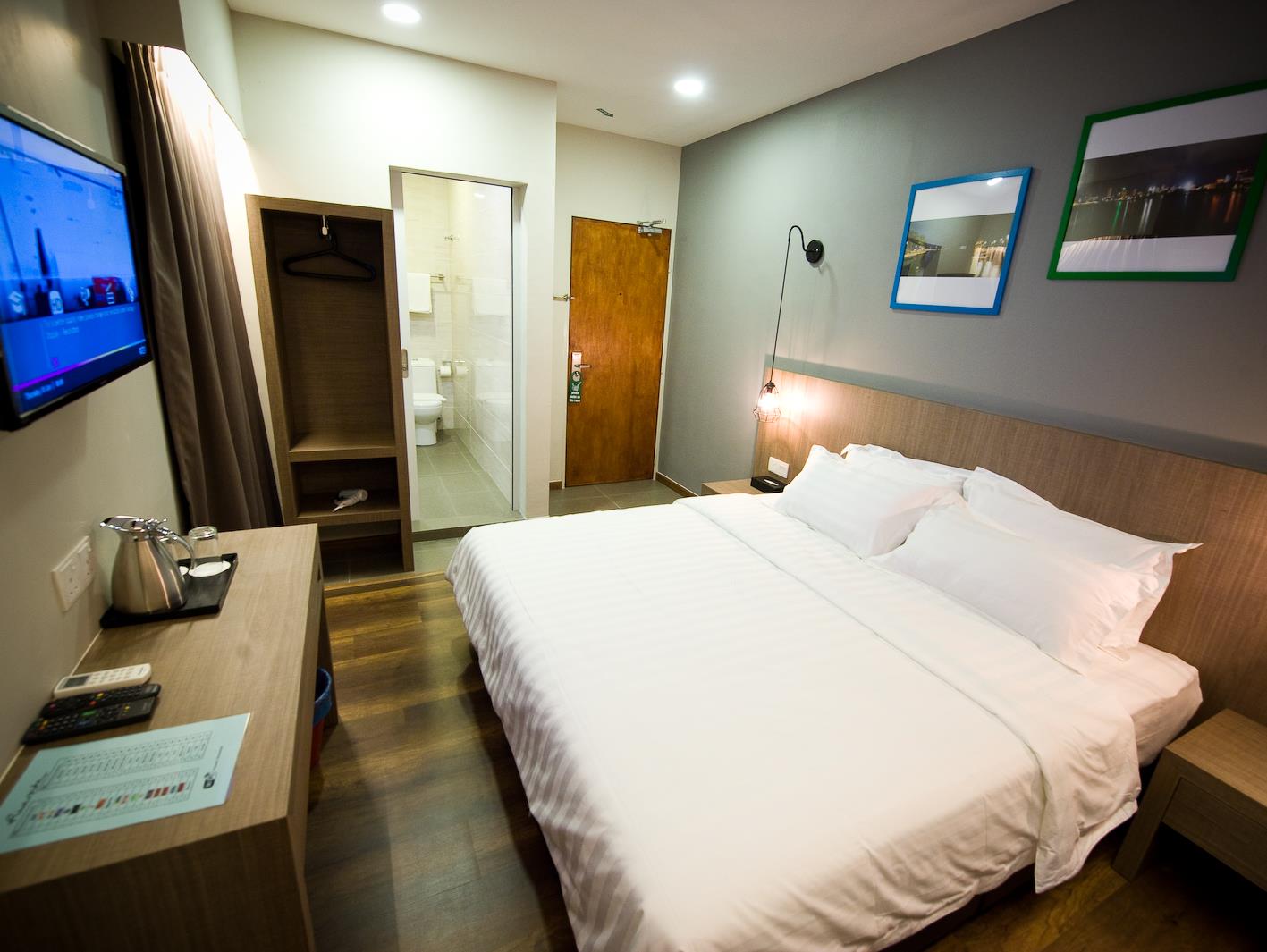 Riverside Boutique Hotel & Cafe