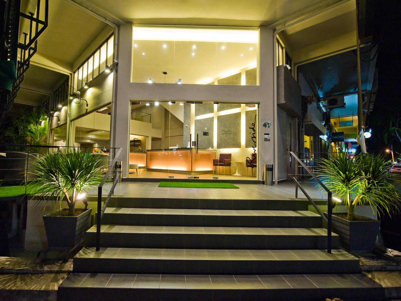 Riverside Boutique Hotel & Cafe