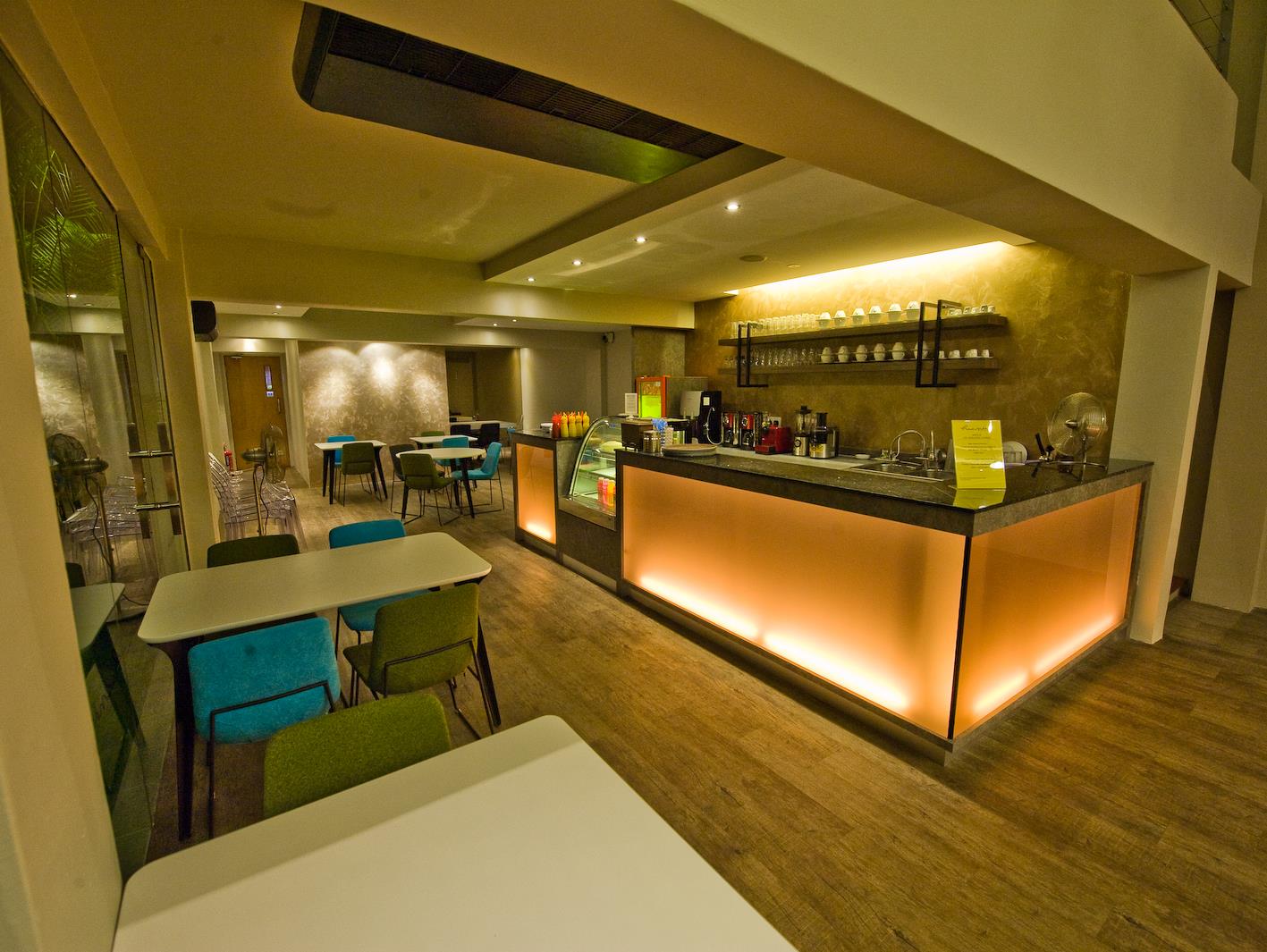 Riverside Boutique Hotel & Cafe