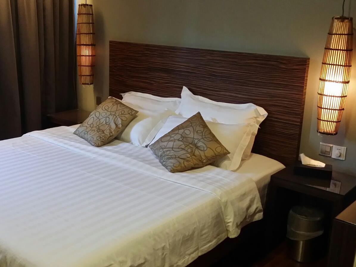 Riverside Boutique Hotel & Cafe