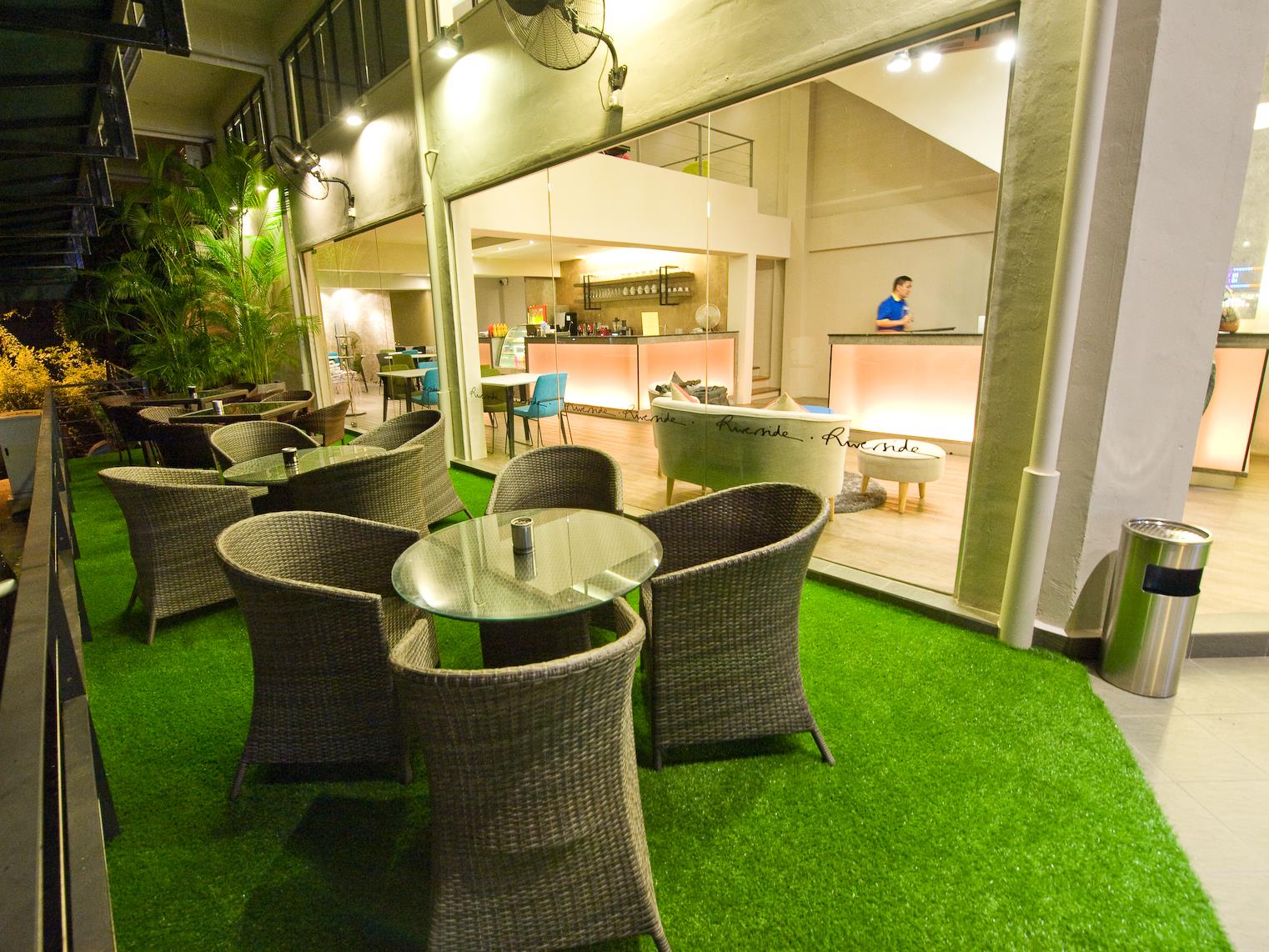 Riverside Boutique Hotel & Cafe