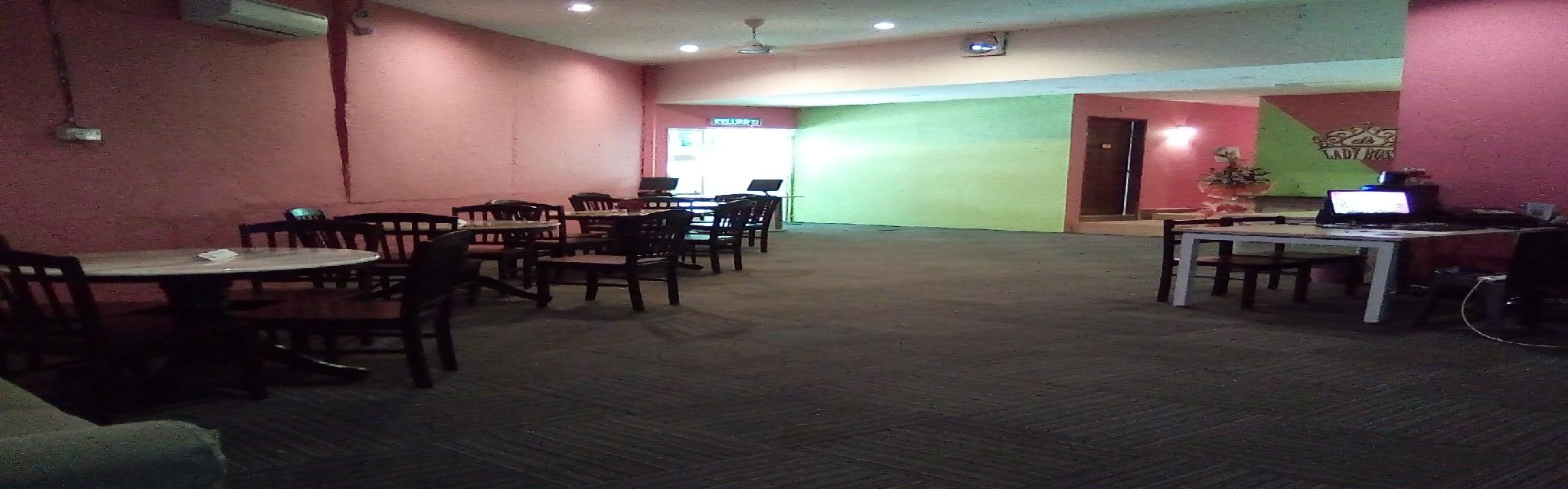 De Lady Boss Hotels & Resorts