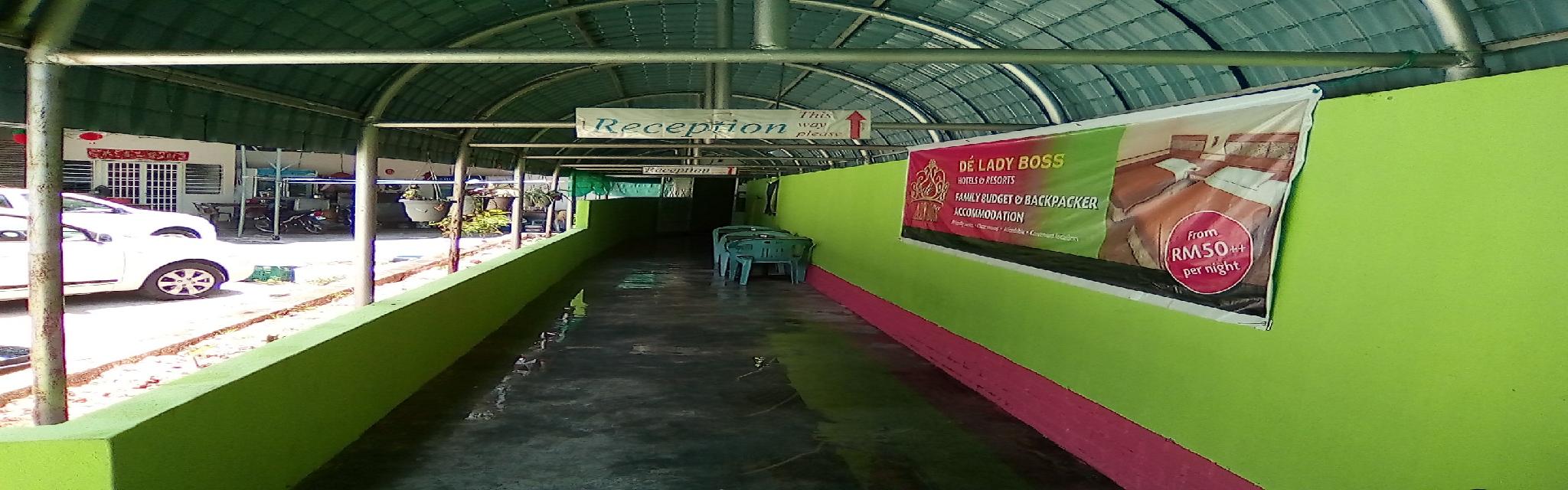 De Lady Boss Hotels & Resorts