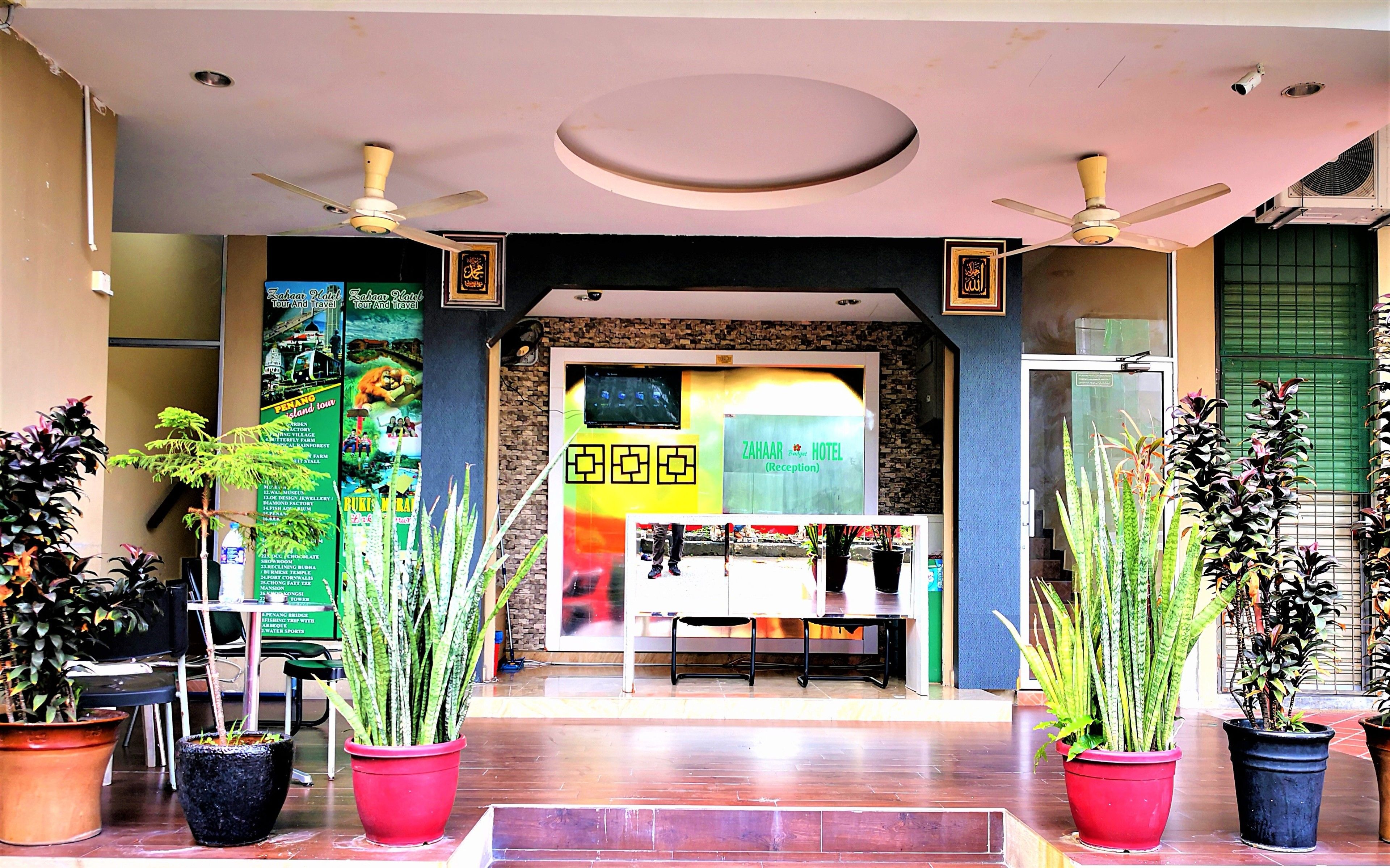 OYO 90159 Zahaar Hotel