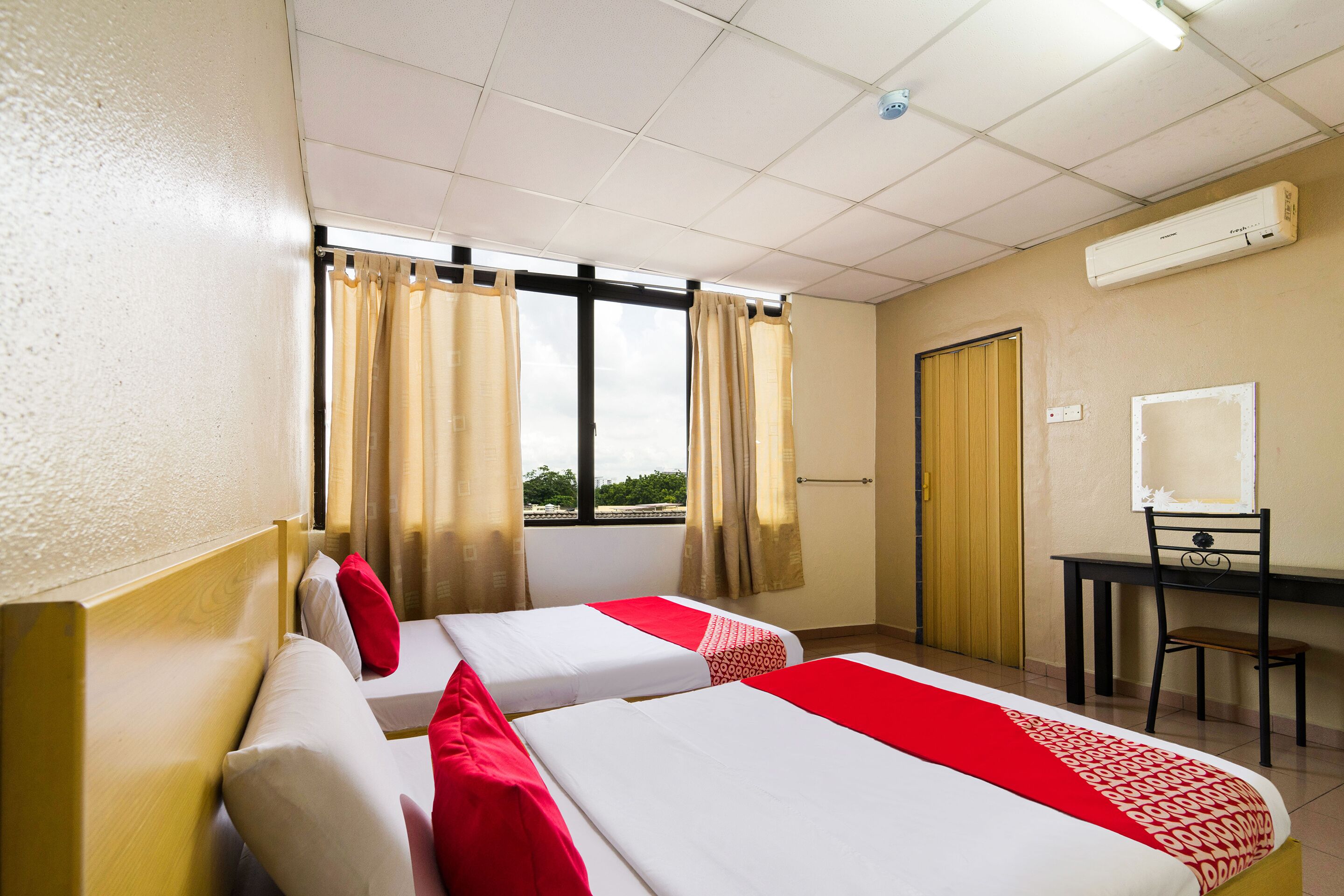 CP Hotel by OYO Rooms
