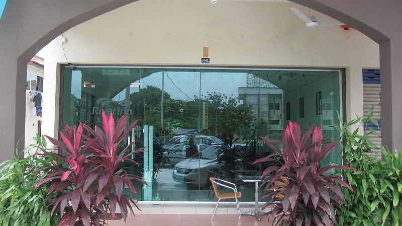 River Inn Hotel by OYO