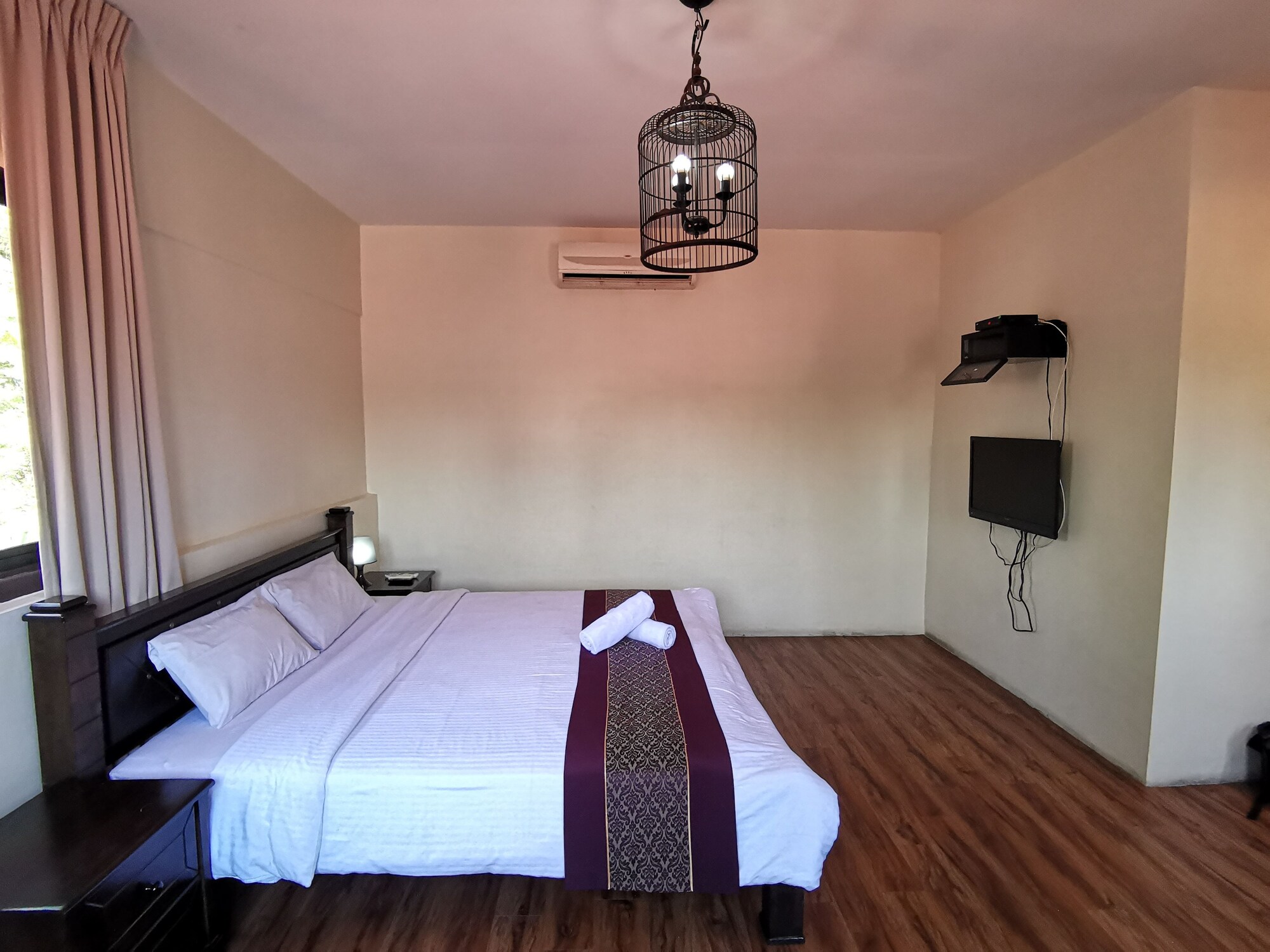 8 Boutique By The Sea