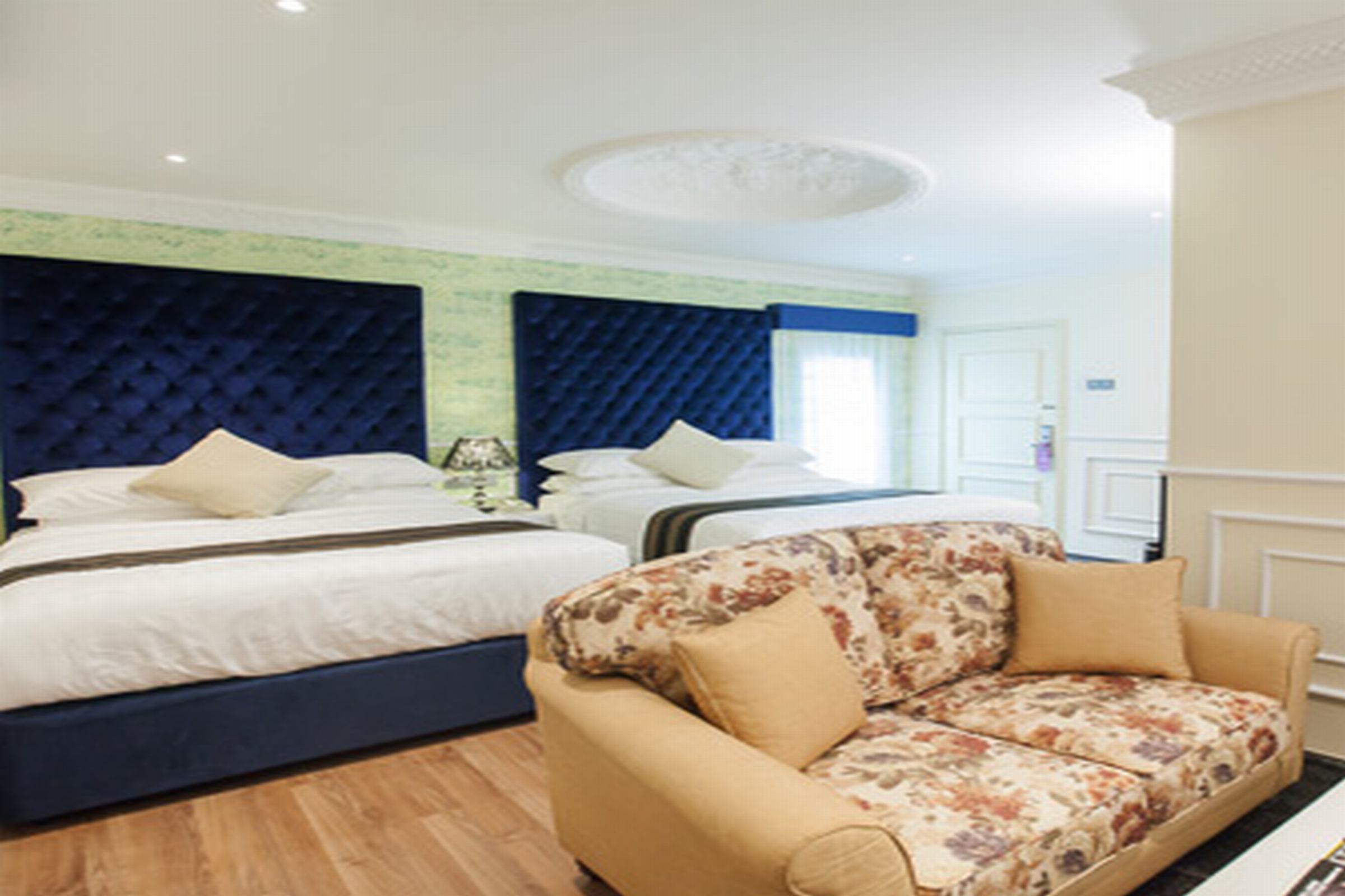 Apple Heritage Hotel
