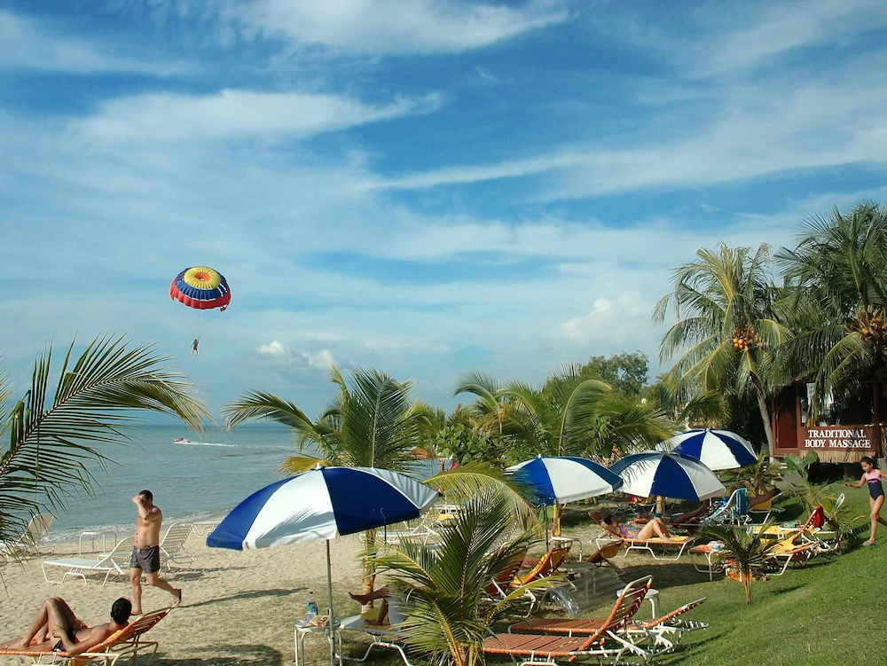 Expat's Nook Beach Resort