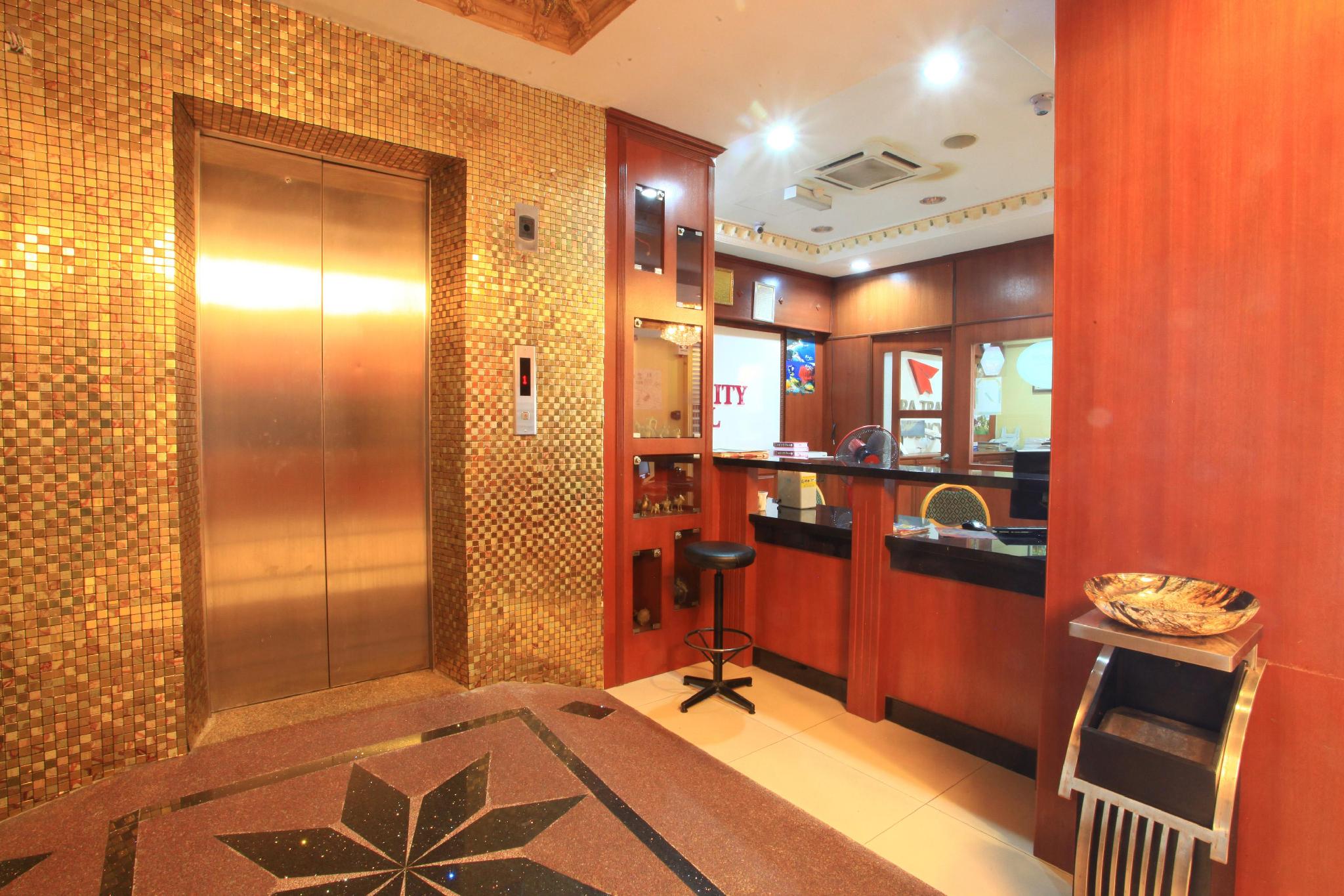 Queens City Hotel