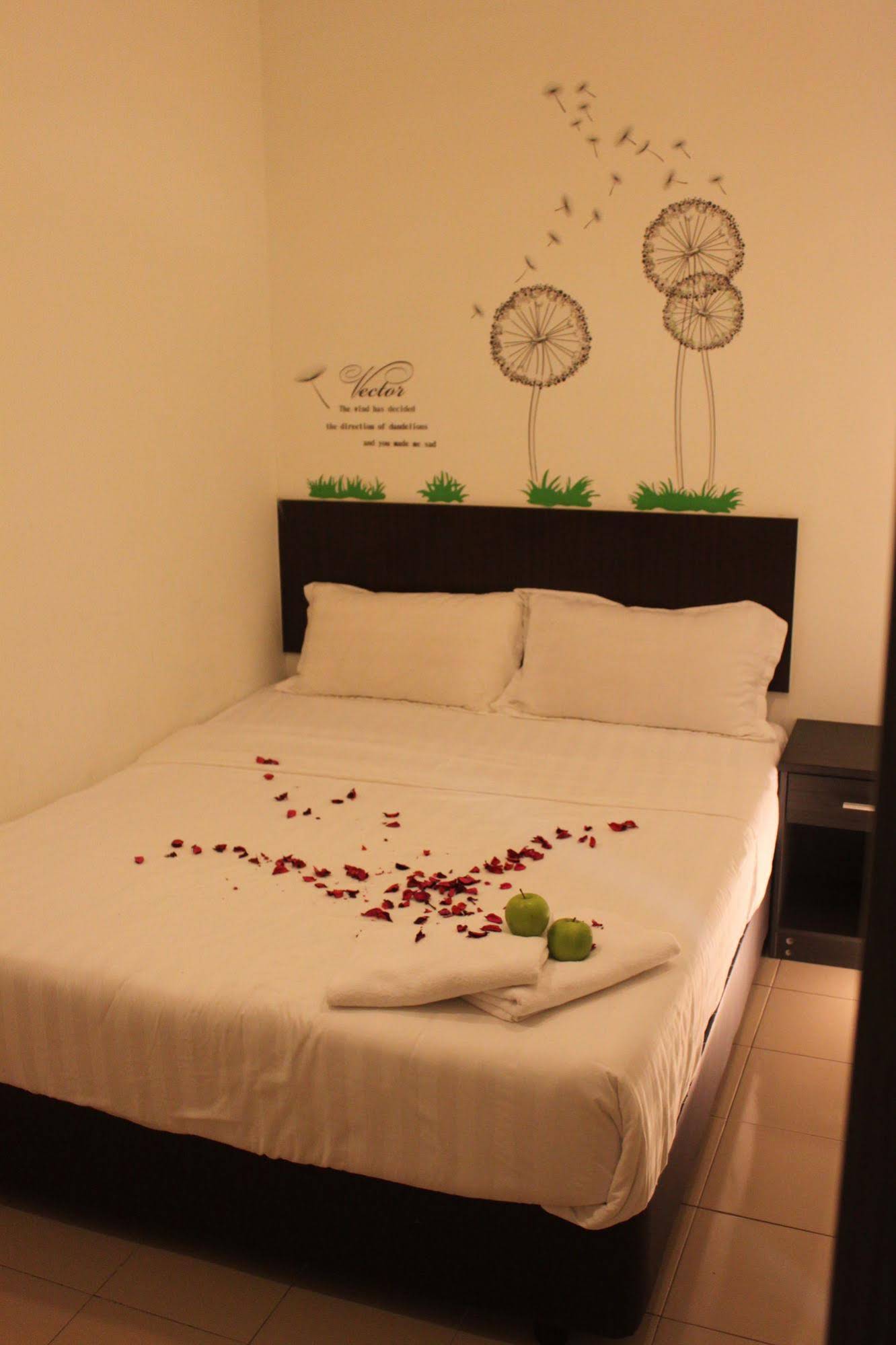Apple 1 Hotel Budget