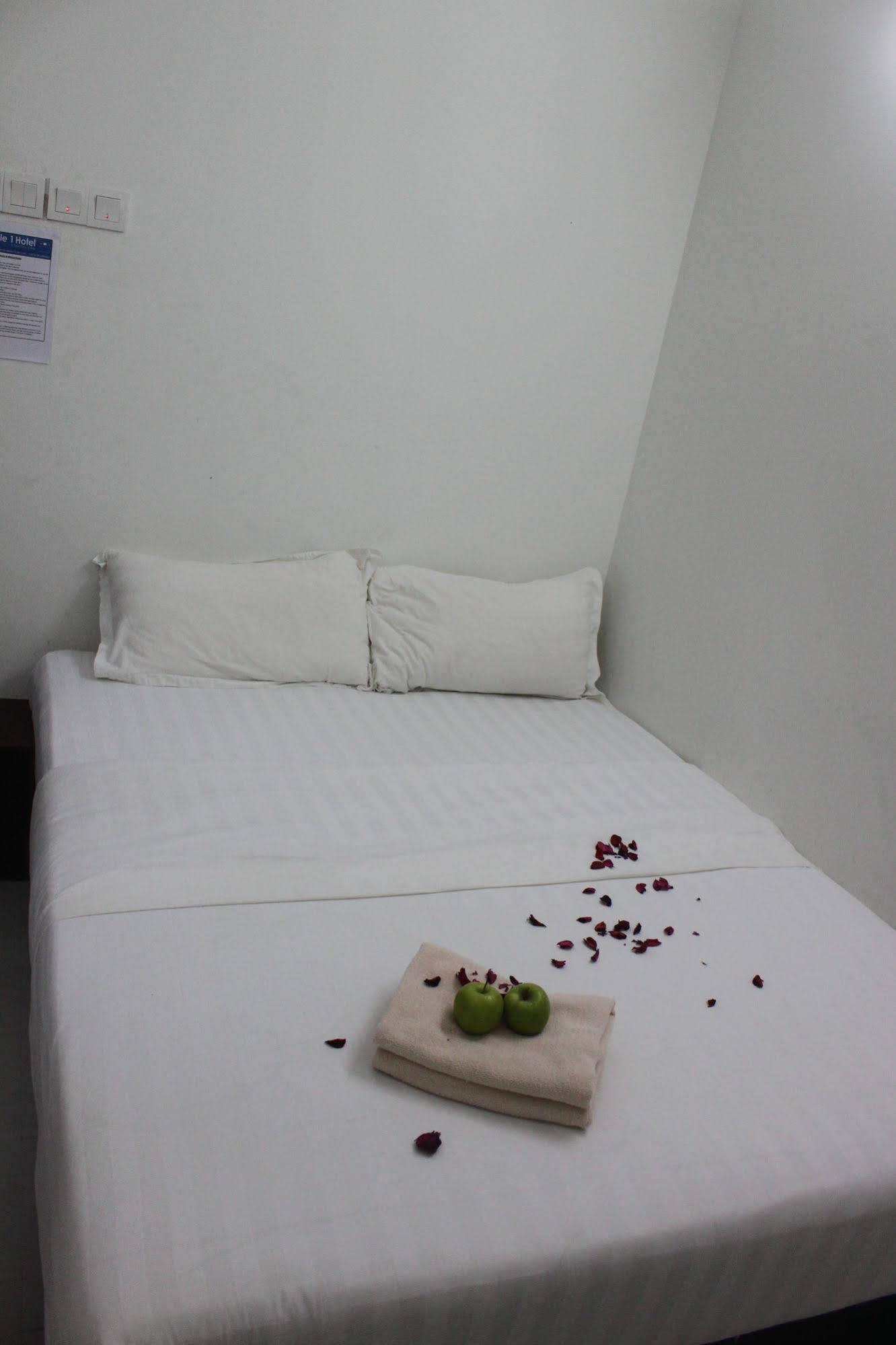 Apple 1 Hotel Budget
