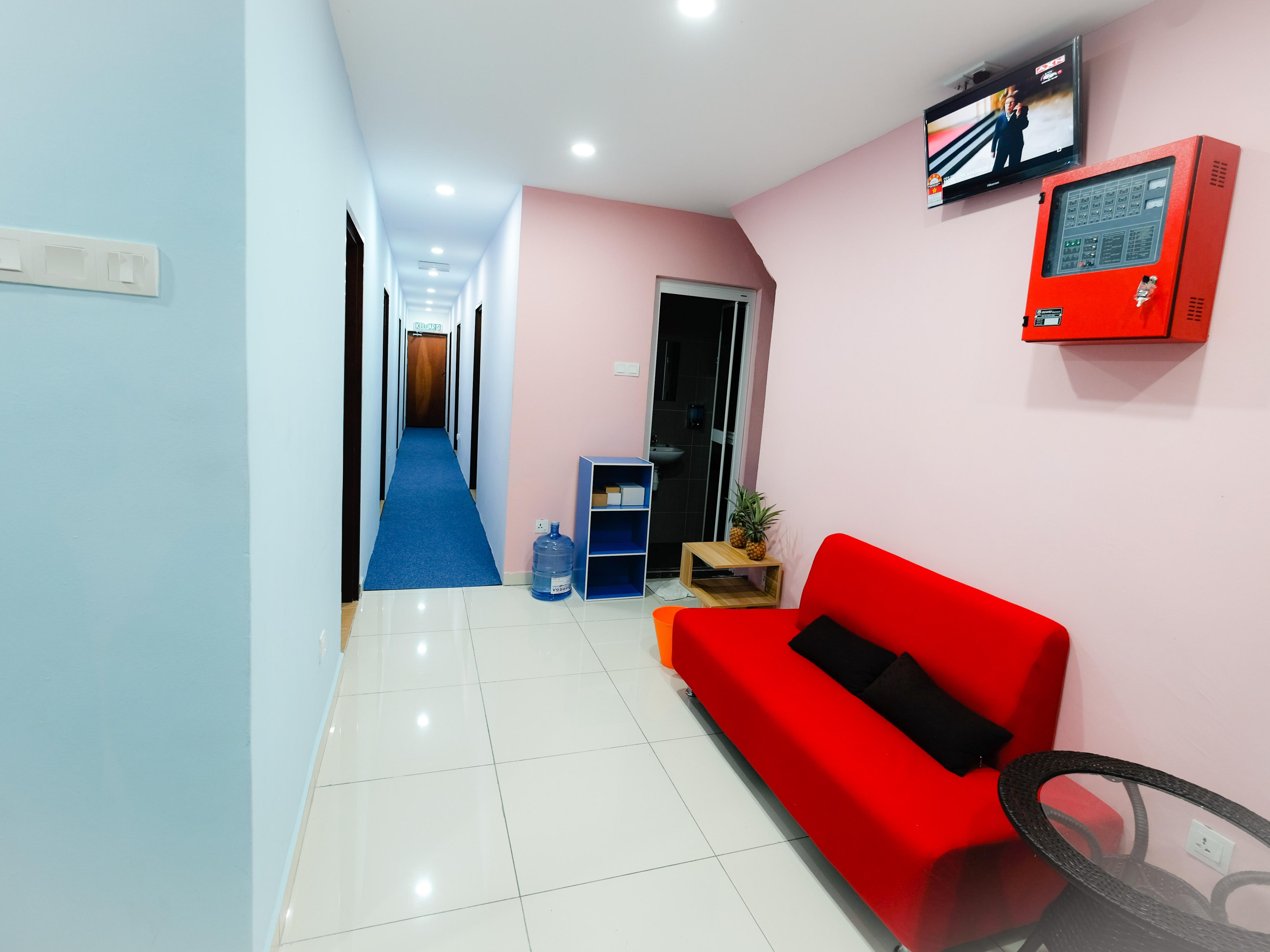 Colour Hotel by ZEN Rooms