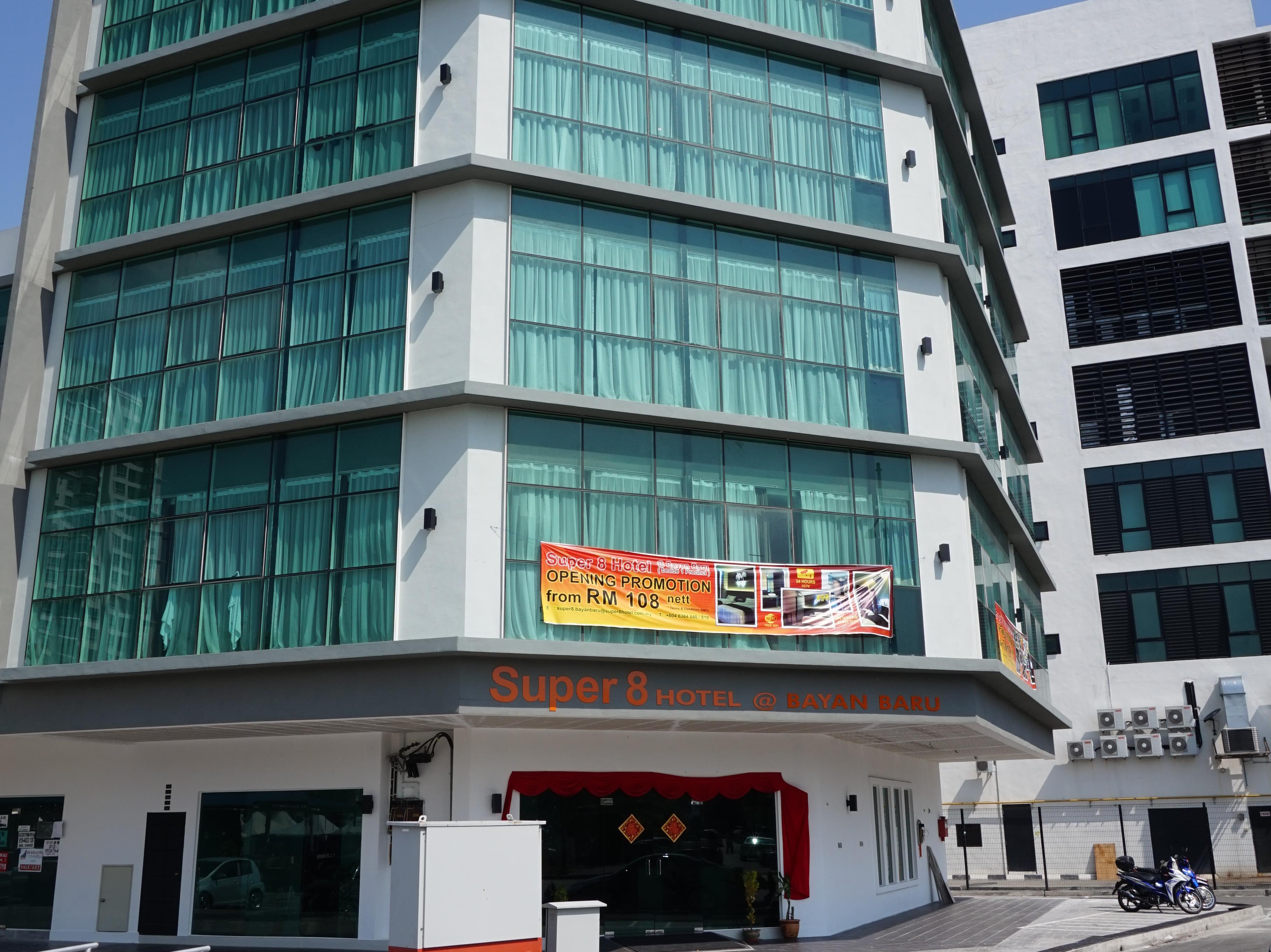 Super 8 bayan baru