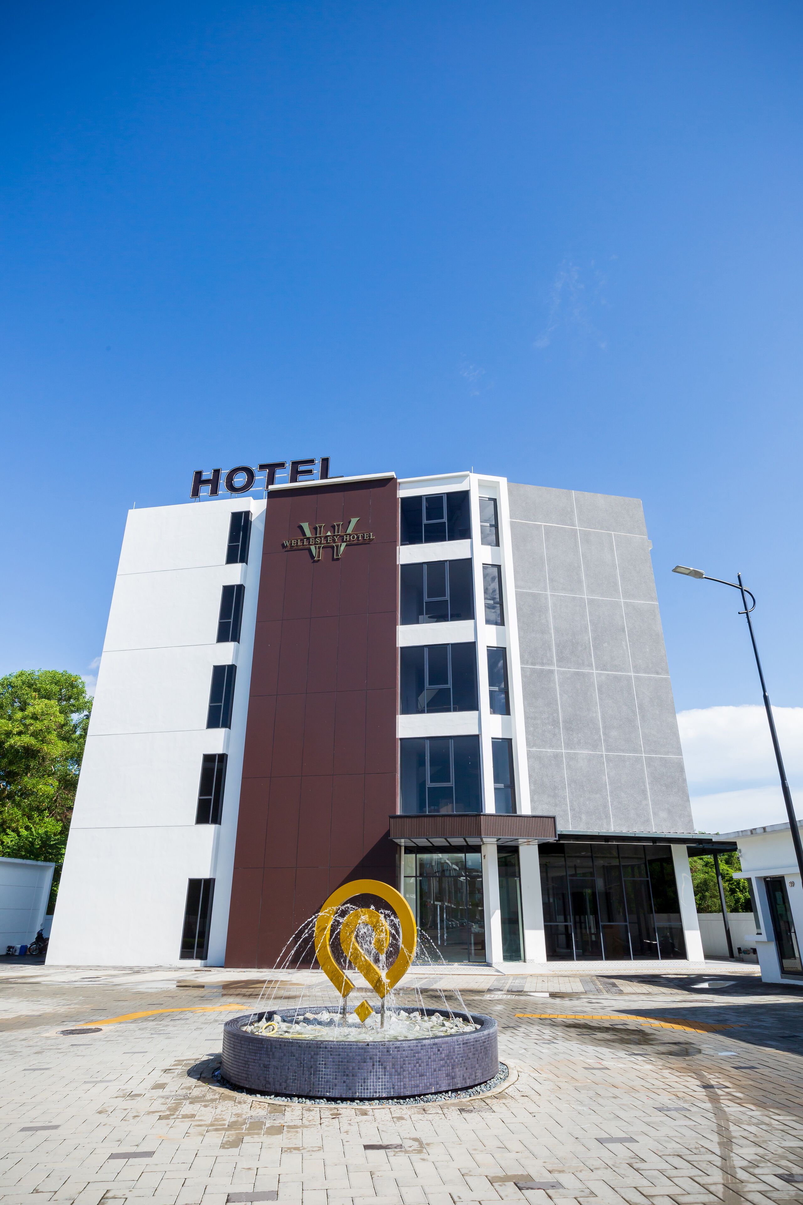 Wellesley Hotel
