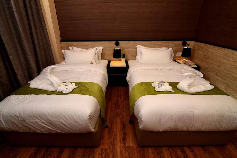 Golden Roof Hotel Seri Iskandar