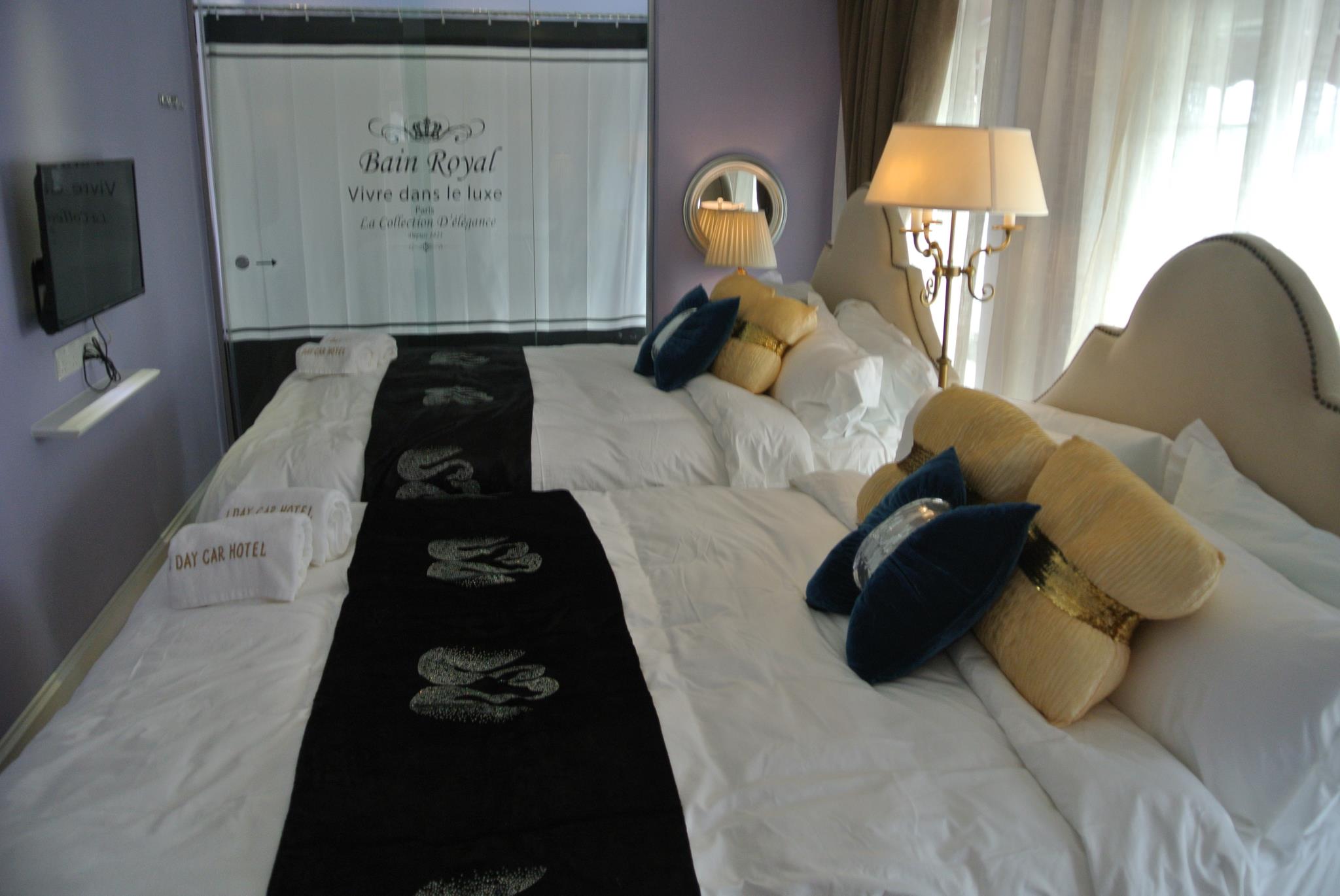 1 Day Car Hotel Station 18