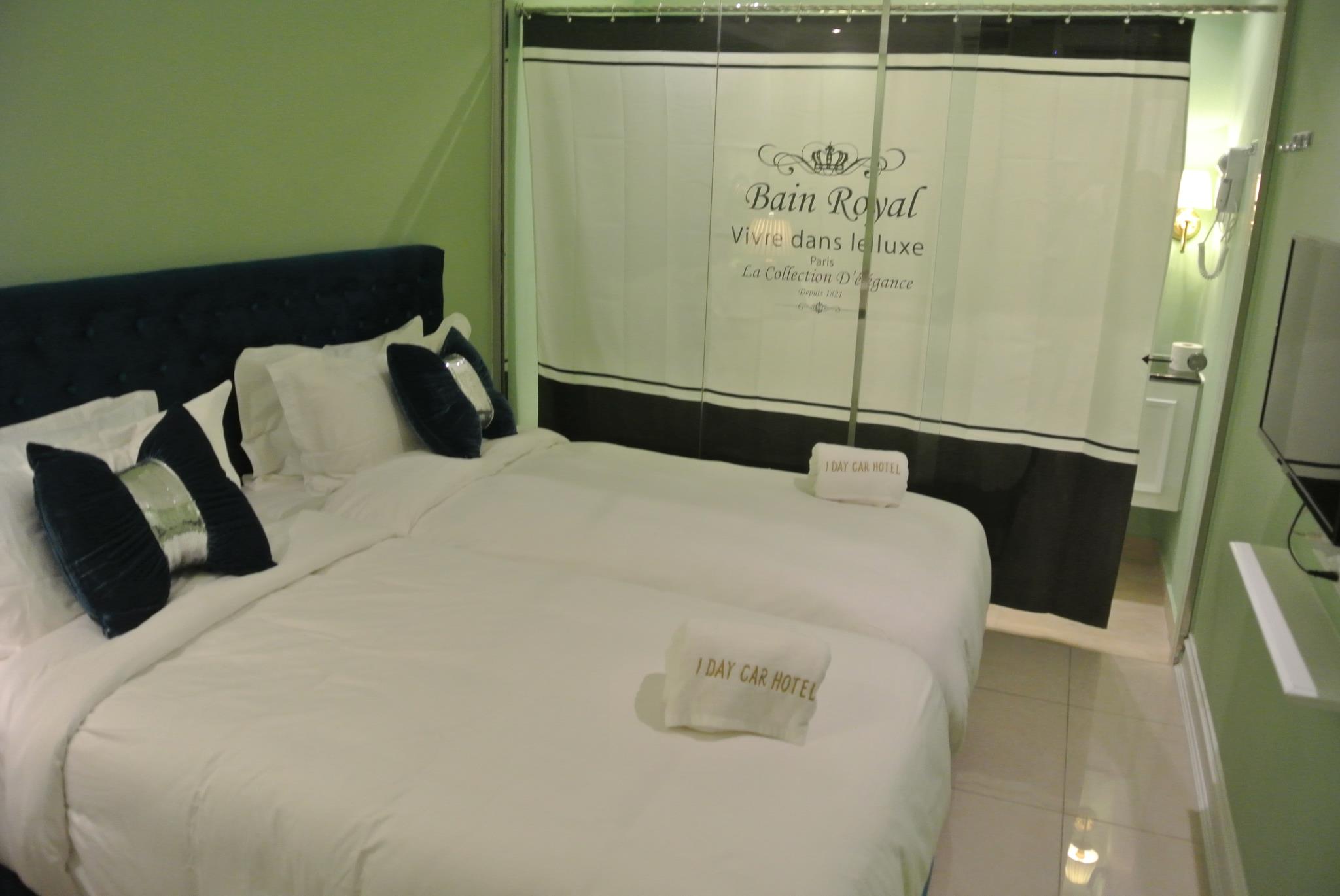 1 Day Car Hotel Station 18