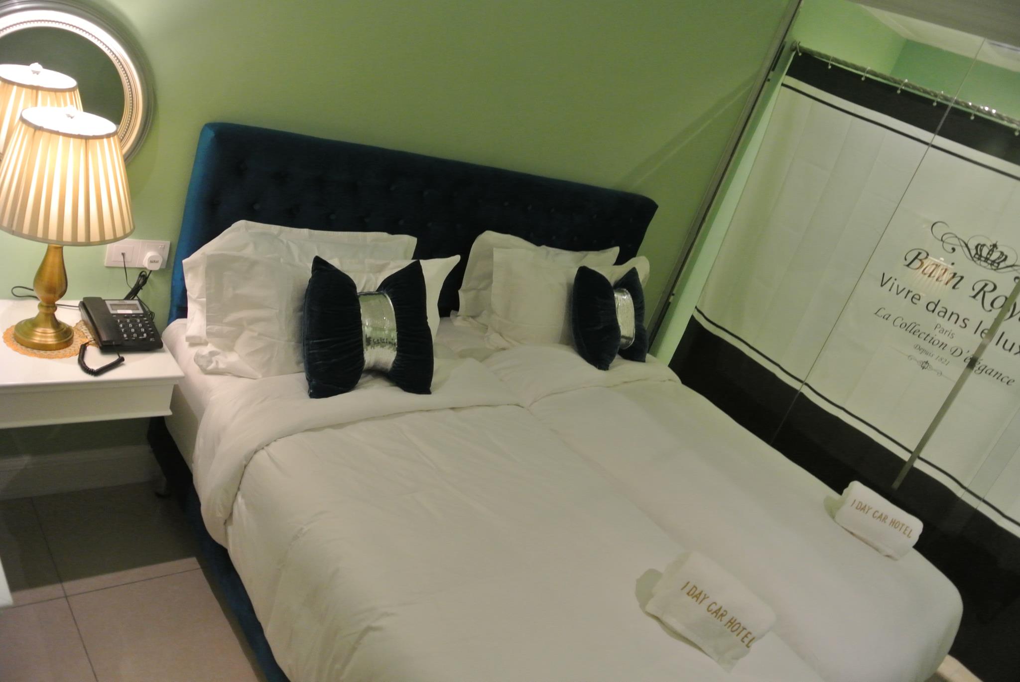 1 Day Car Hotel Station 18