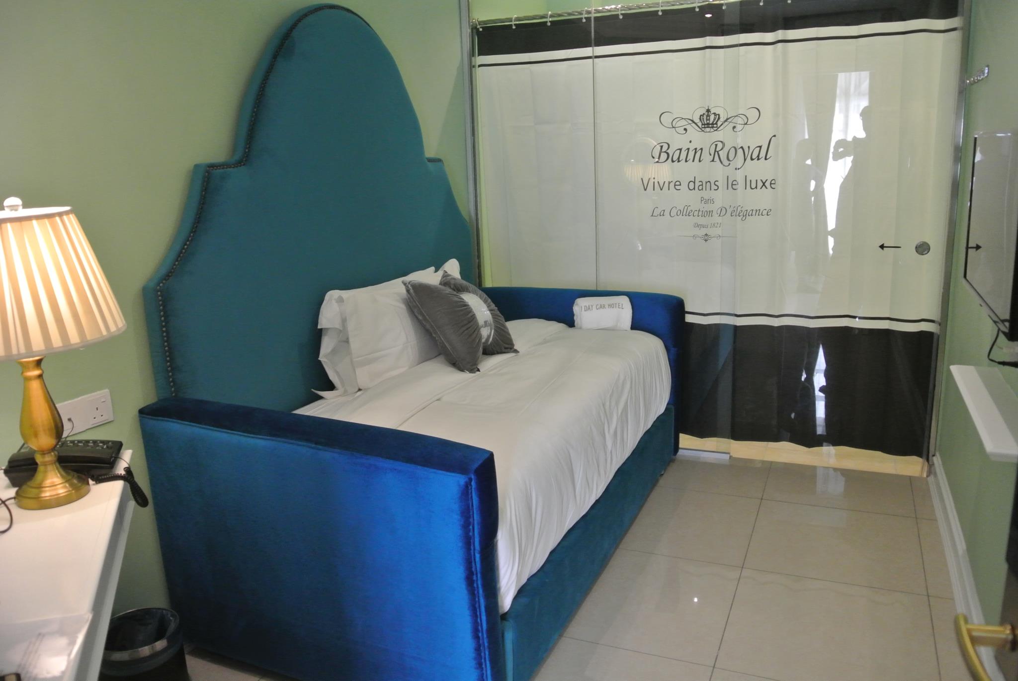 1 Day Car Hotel Station 18