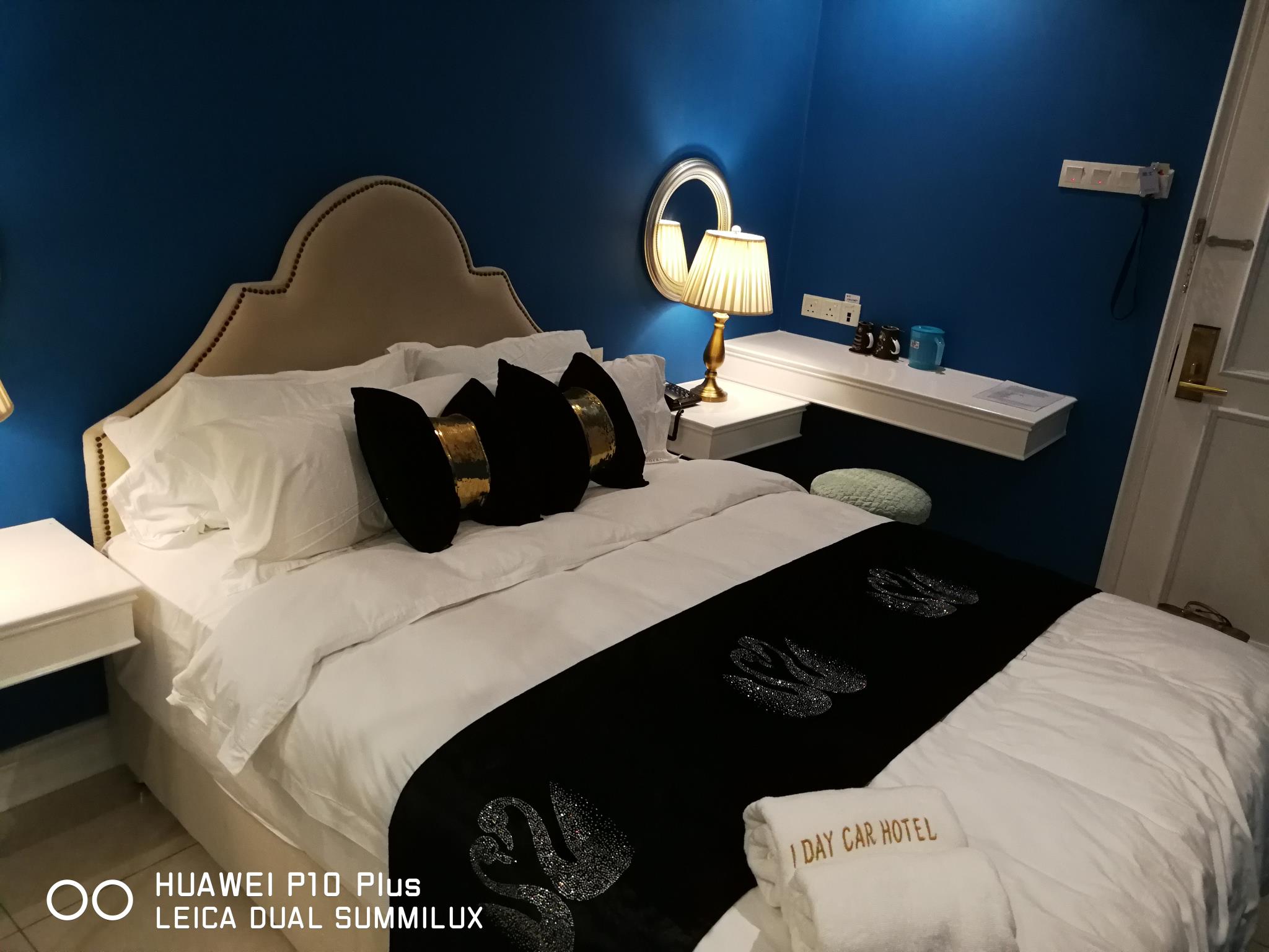 1 Day Car Hotel Station 18