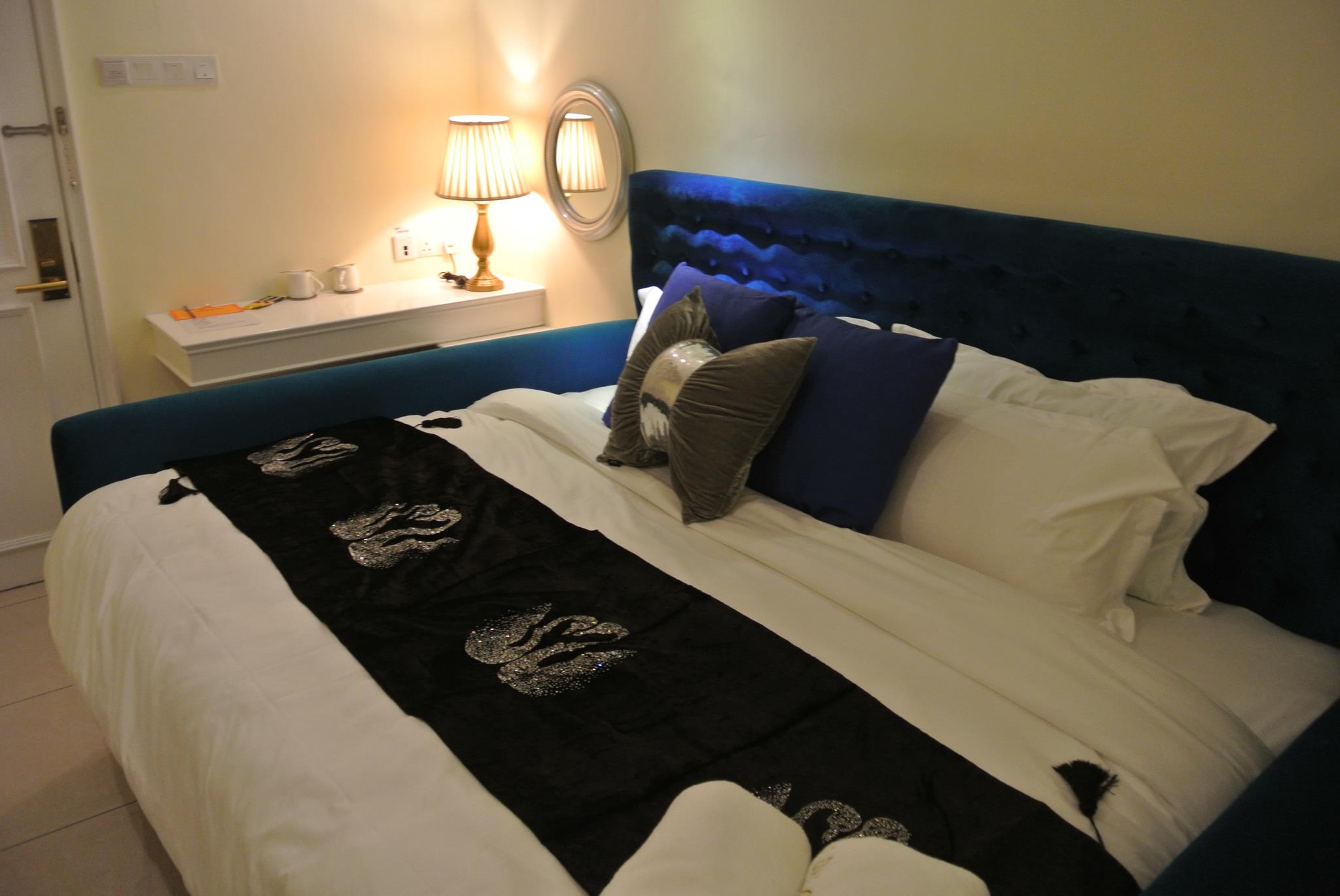 1 Day Car Hotel Station 18