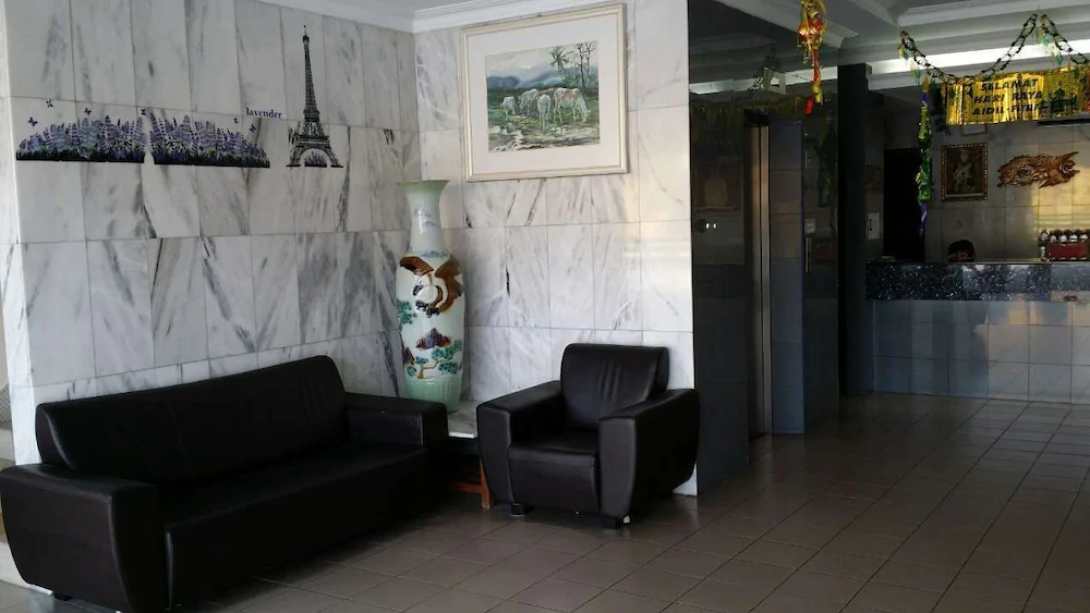 Dragon & Phoenix Hotel