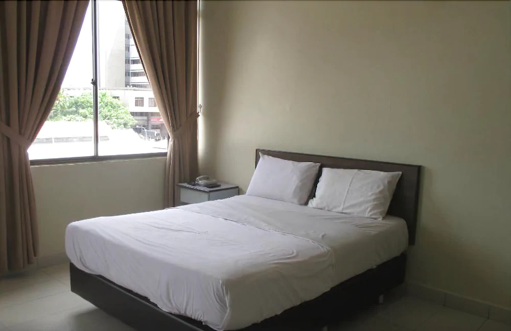 Dragon & Phoenix Hotel