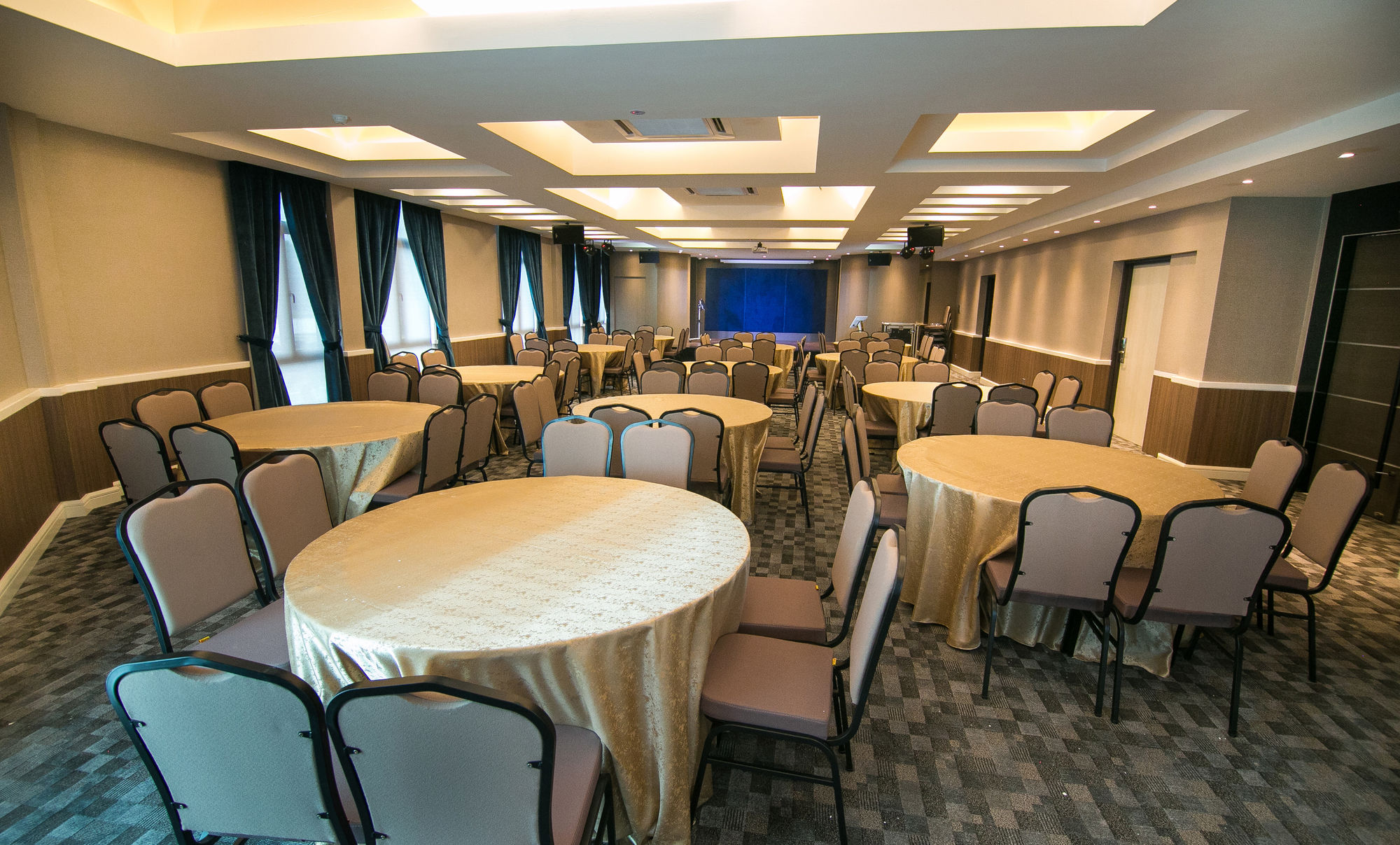 Indra Hotel - Boutique Suites