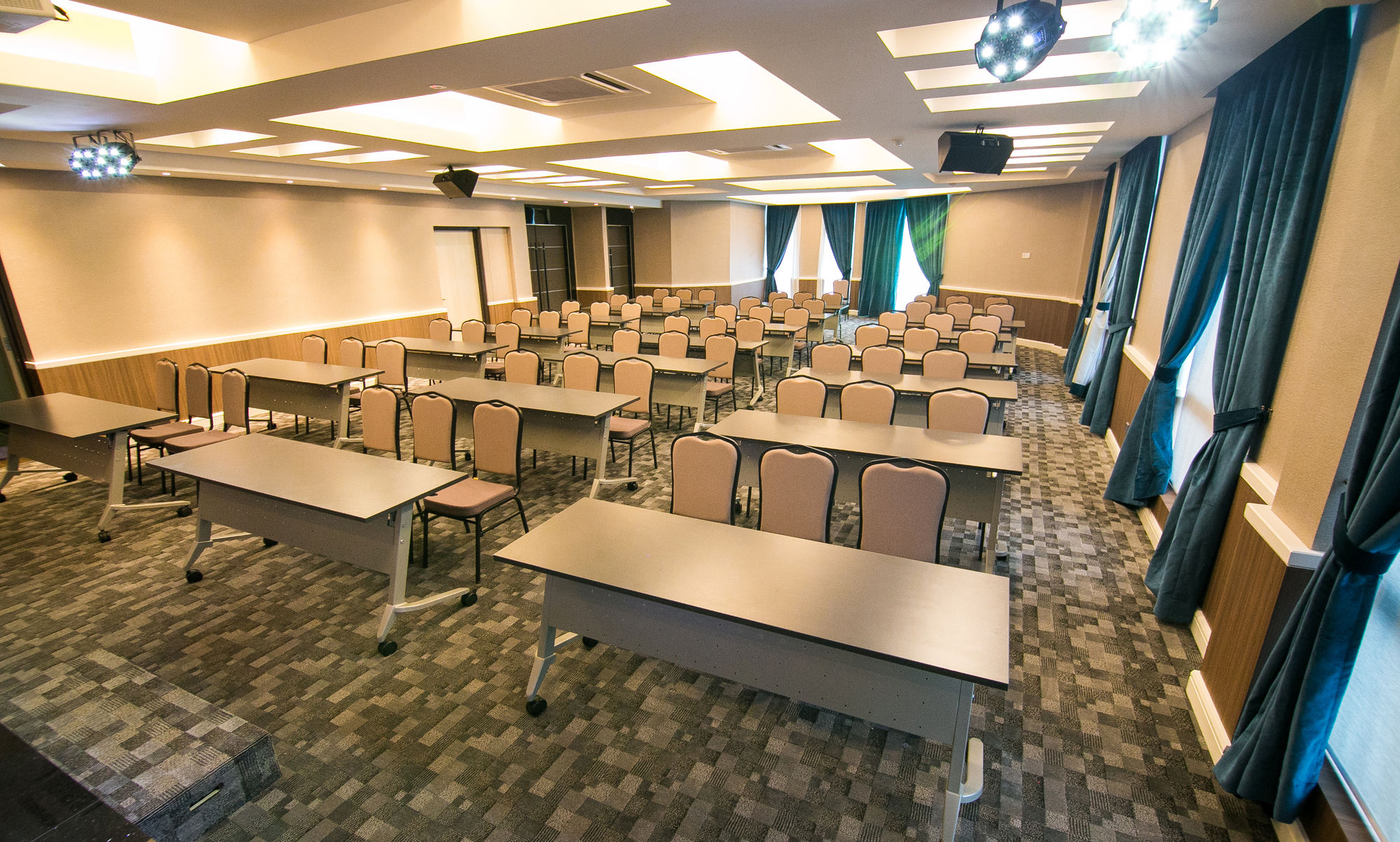 Indra Hotel - Boutique Suites