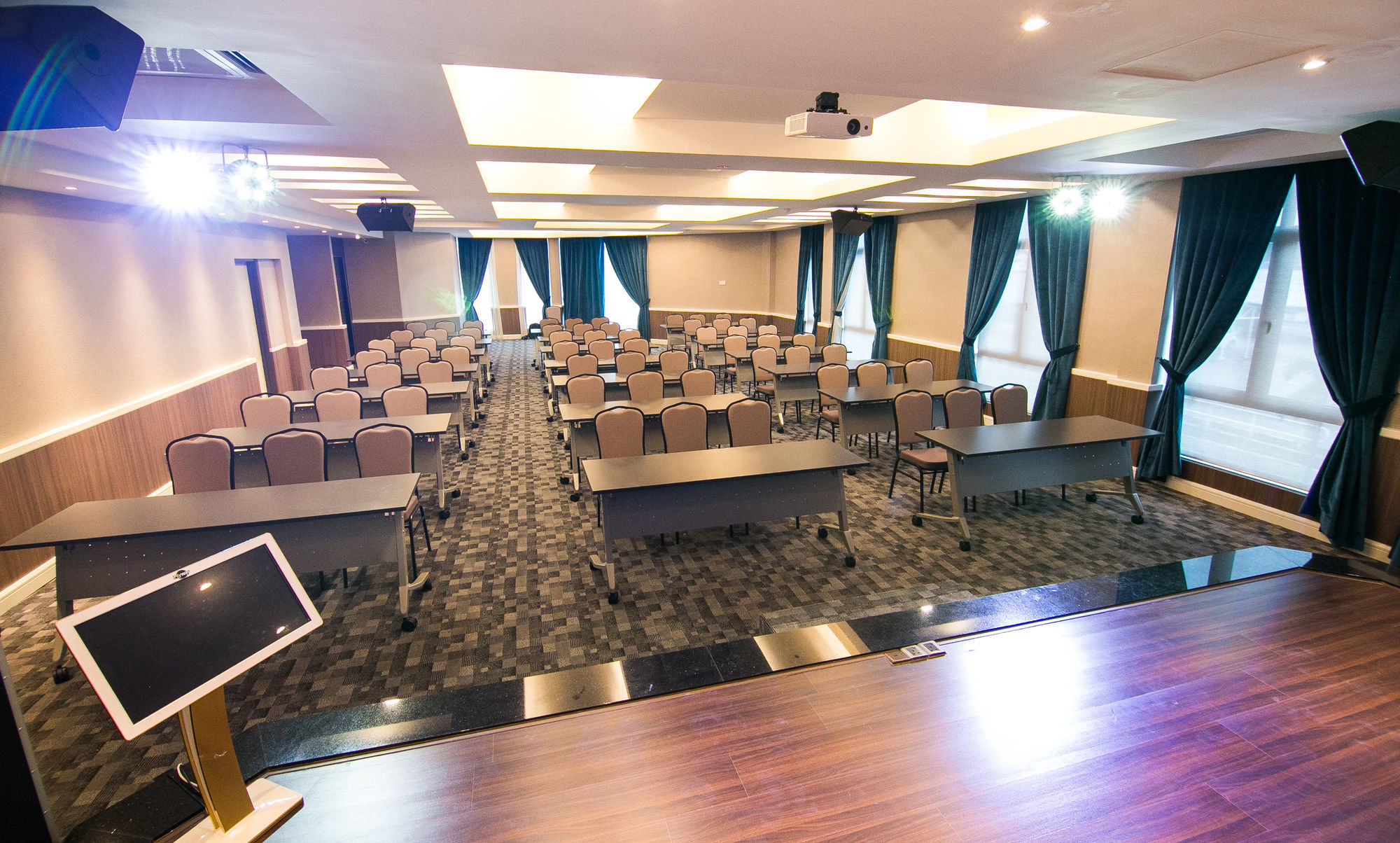 Indra Hotel - Boutique Suites