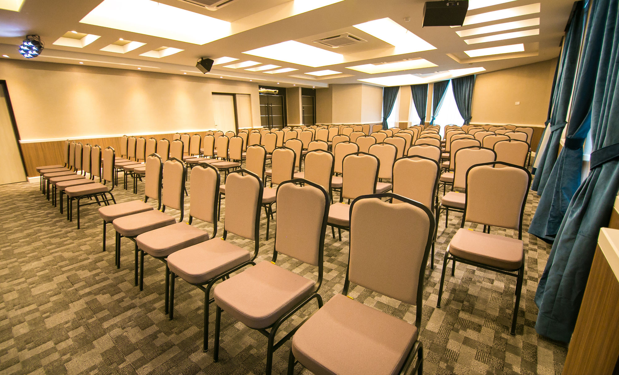 Indra Hotel - Boutique Suites