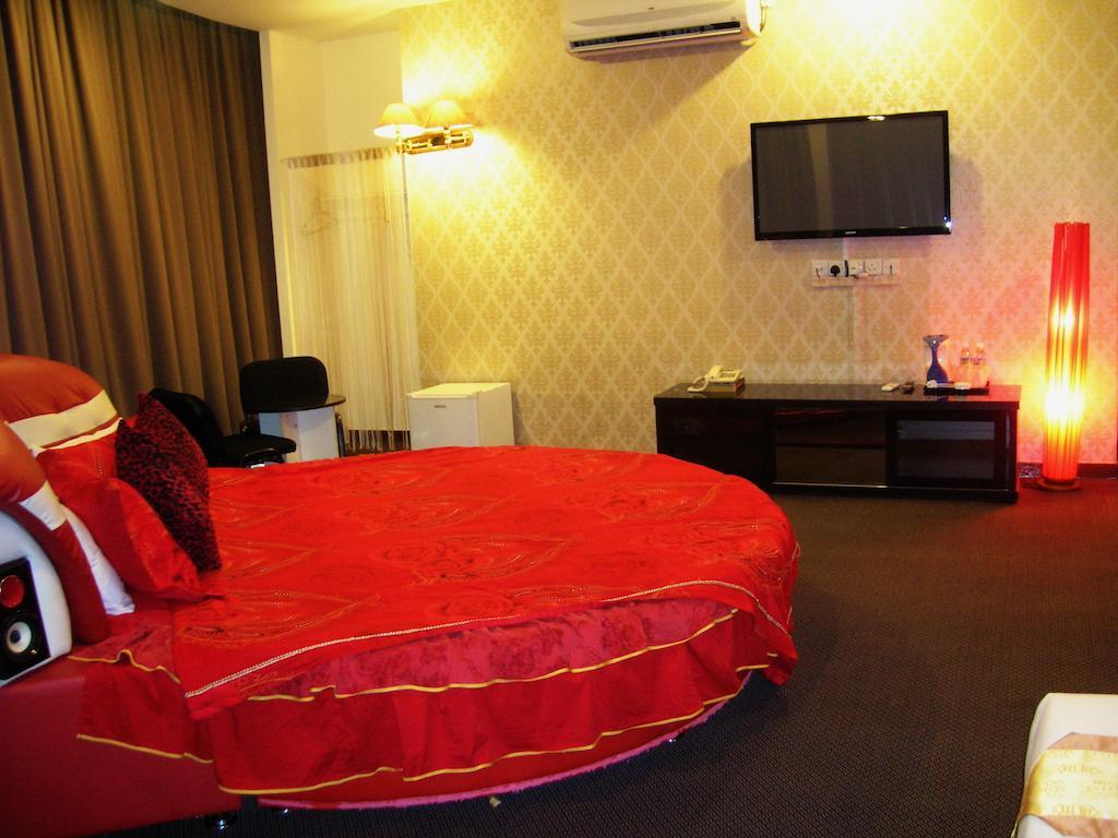Paragon City Hotel